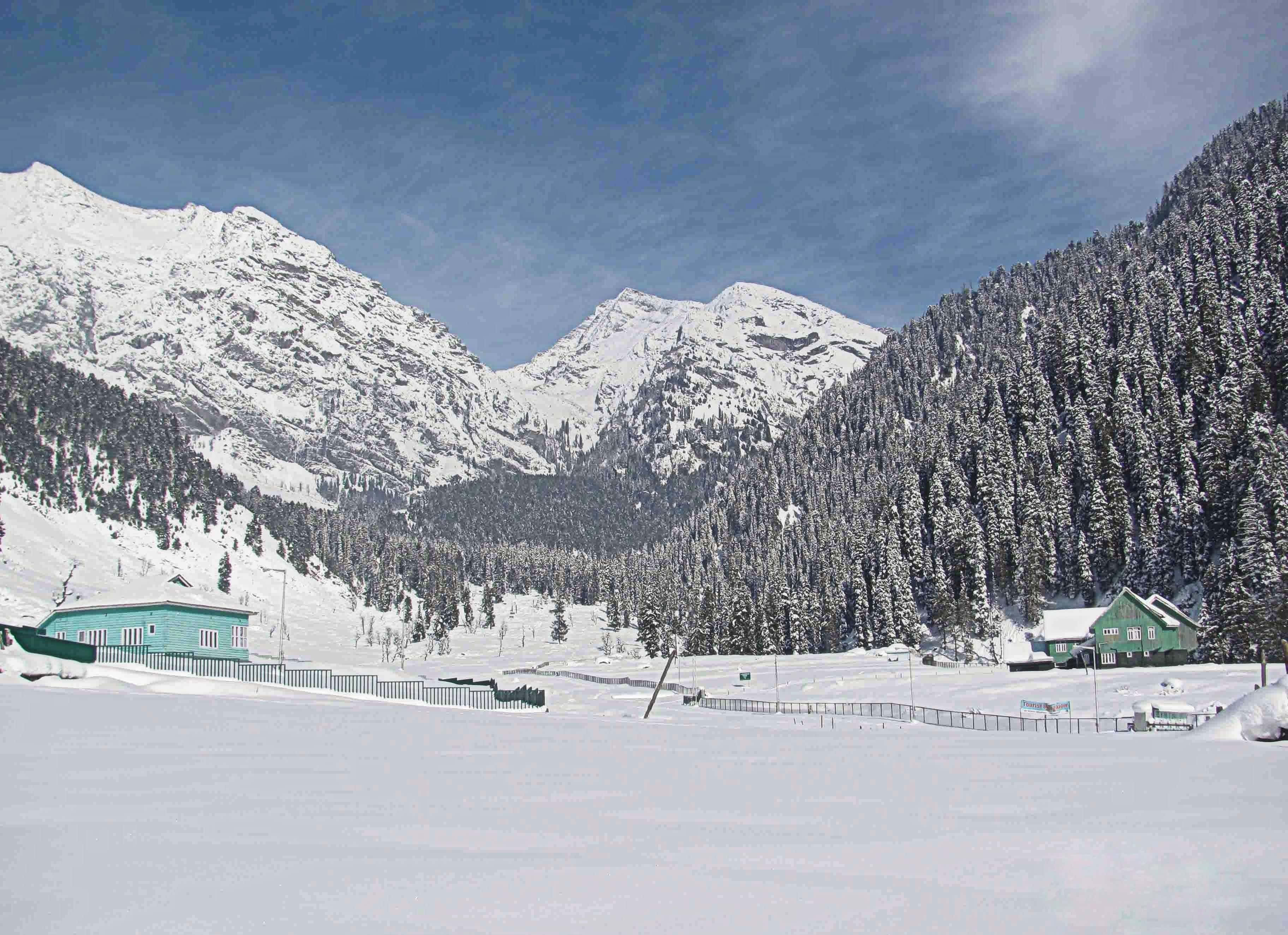 Kashmir, snow covered, mountain valley, 2K Desktop Wallpaper