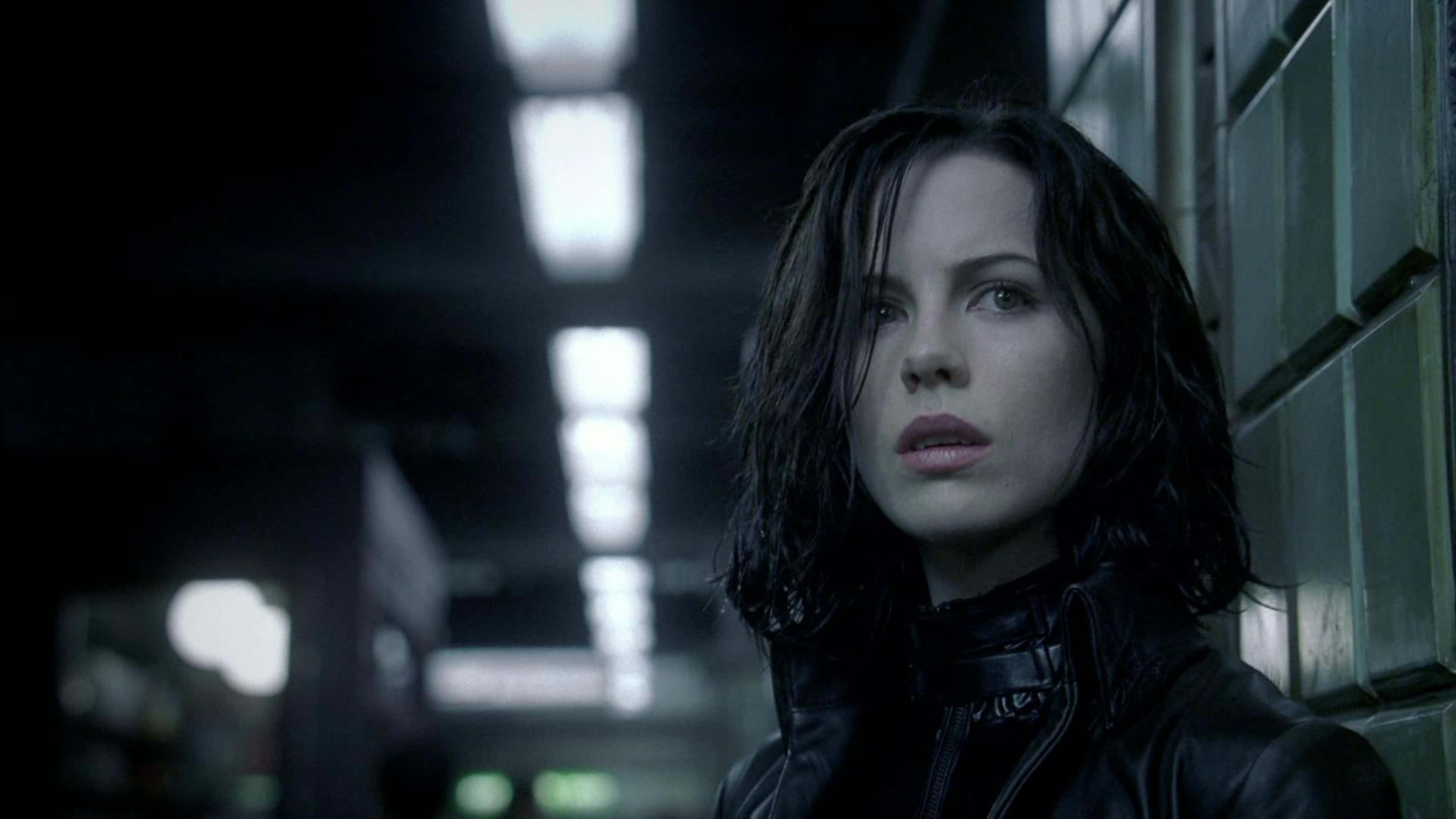 Kate Beckinsale, leather jacket, tiled wall, 4K Desktop Wallpaper