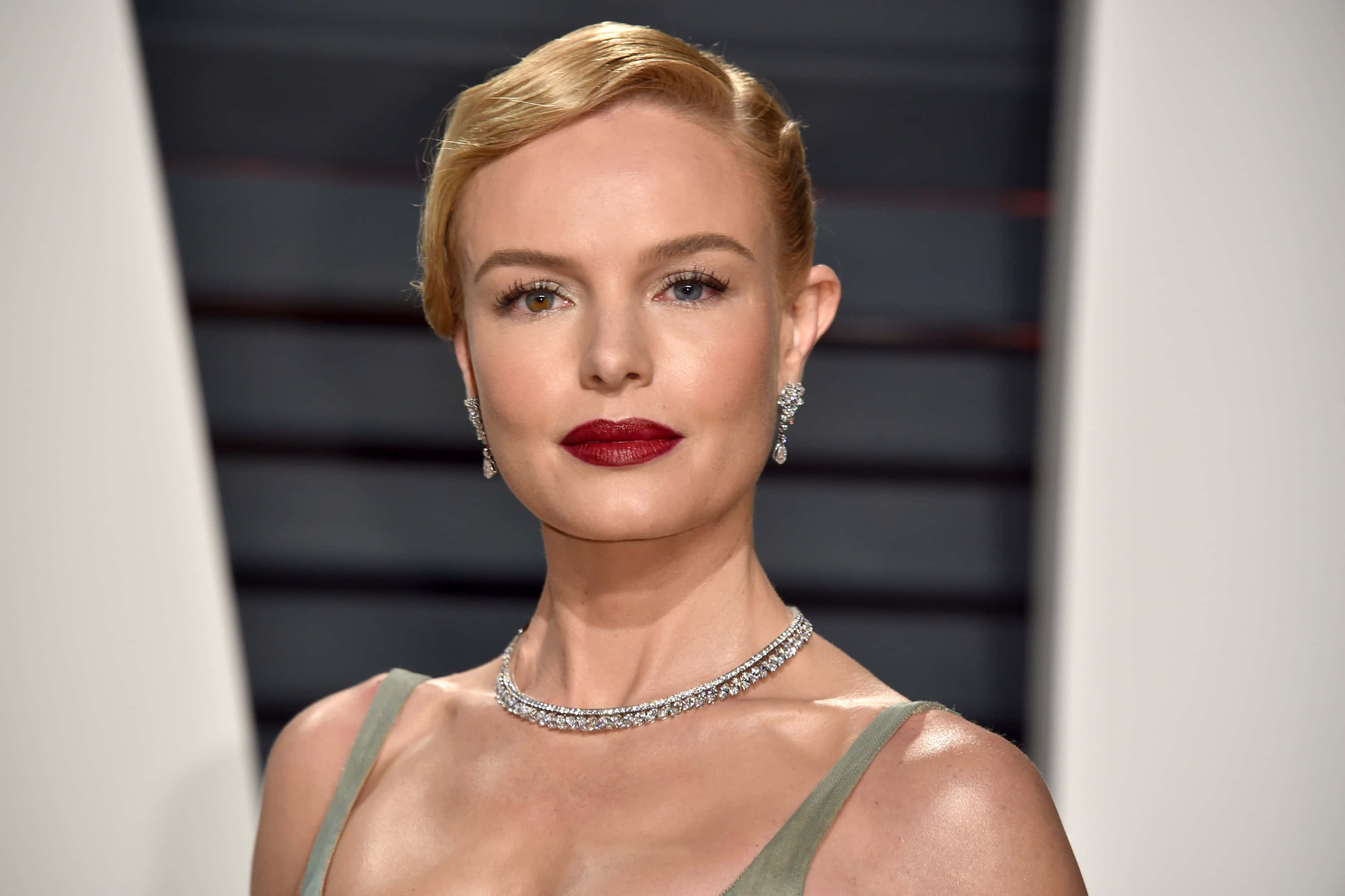 Kate Bosworth, blonde hair, bold red lips, 2K Desktop Wallpaper