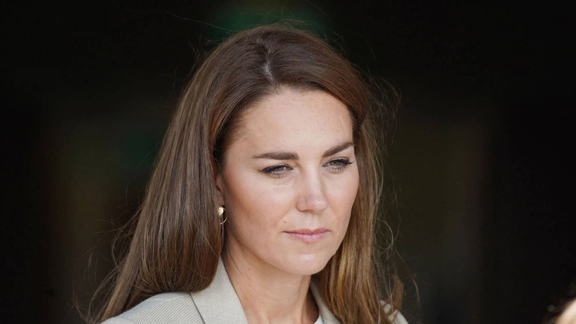 Kate Middleton, beige blazer, long brown hair, Full HD Desktop Wallpaper