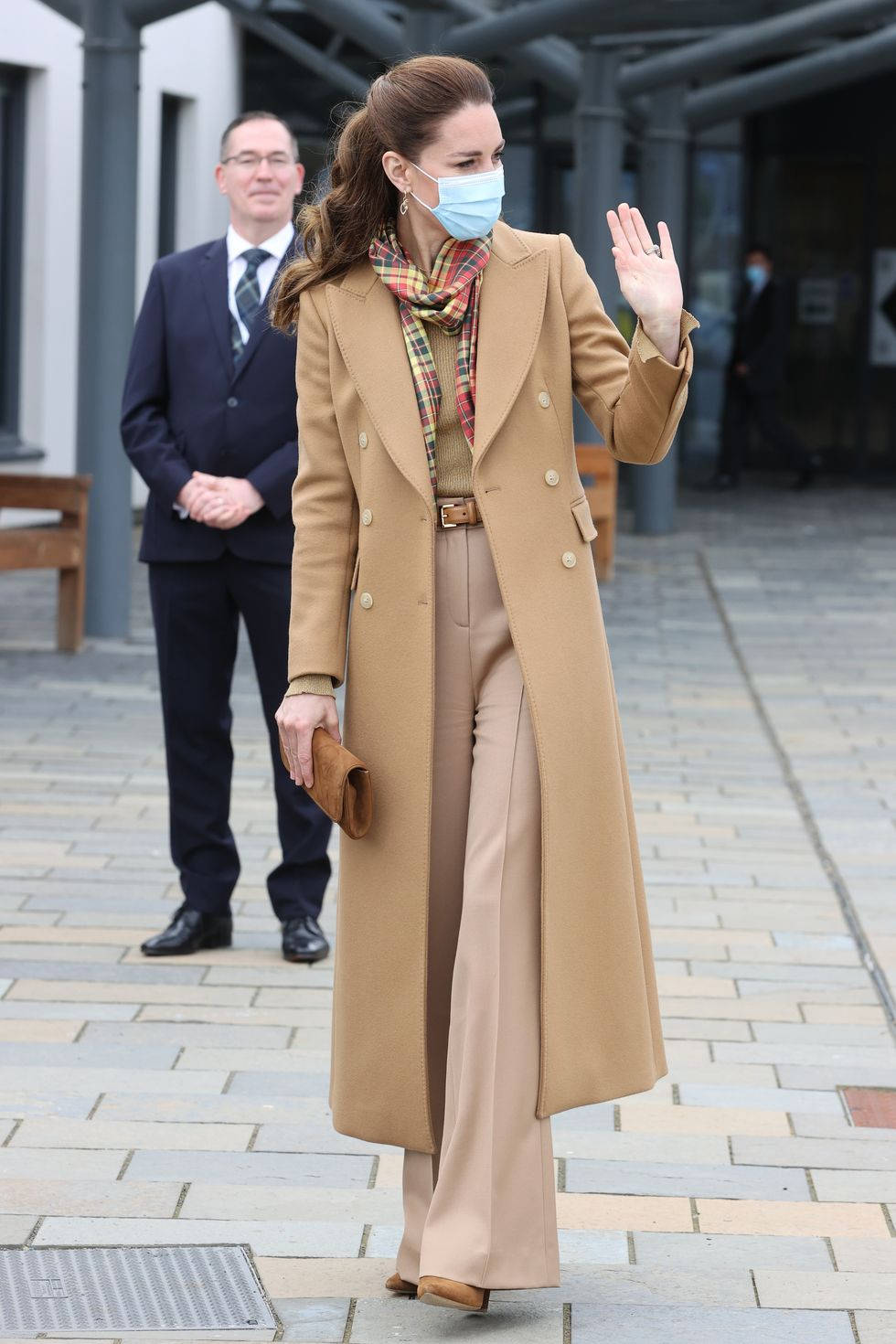 Kate Middleton, camel coat, plaid scarf, HD Phone Wallpaper