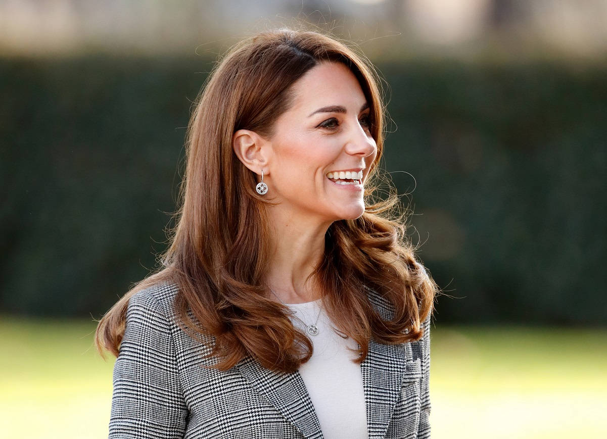 Kate Middleton, long brown hair, checkered blazer, SD Desktop Wallpaper