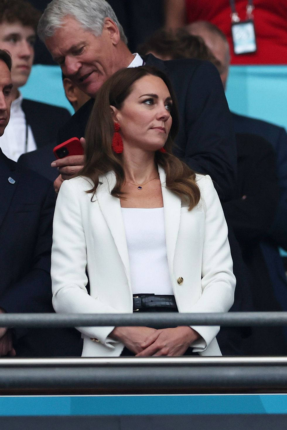 Kate Middleton, white blazer, red earrings, HD Phone Wallpaper