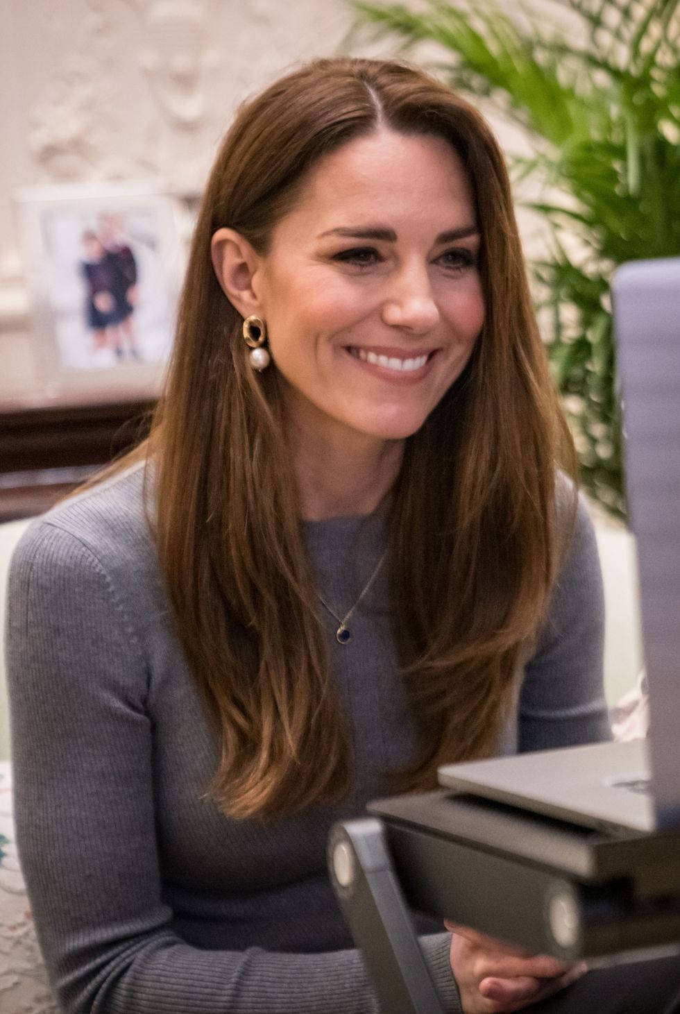 Kate Middleton, gray sweater, laptop, HD Phone Wallpaper