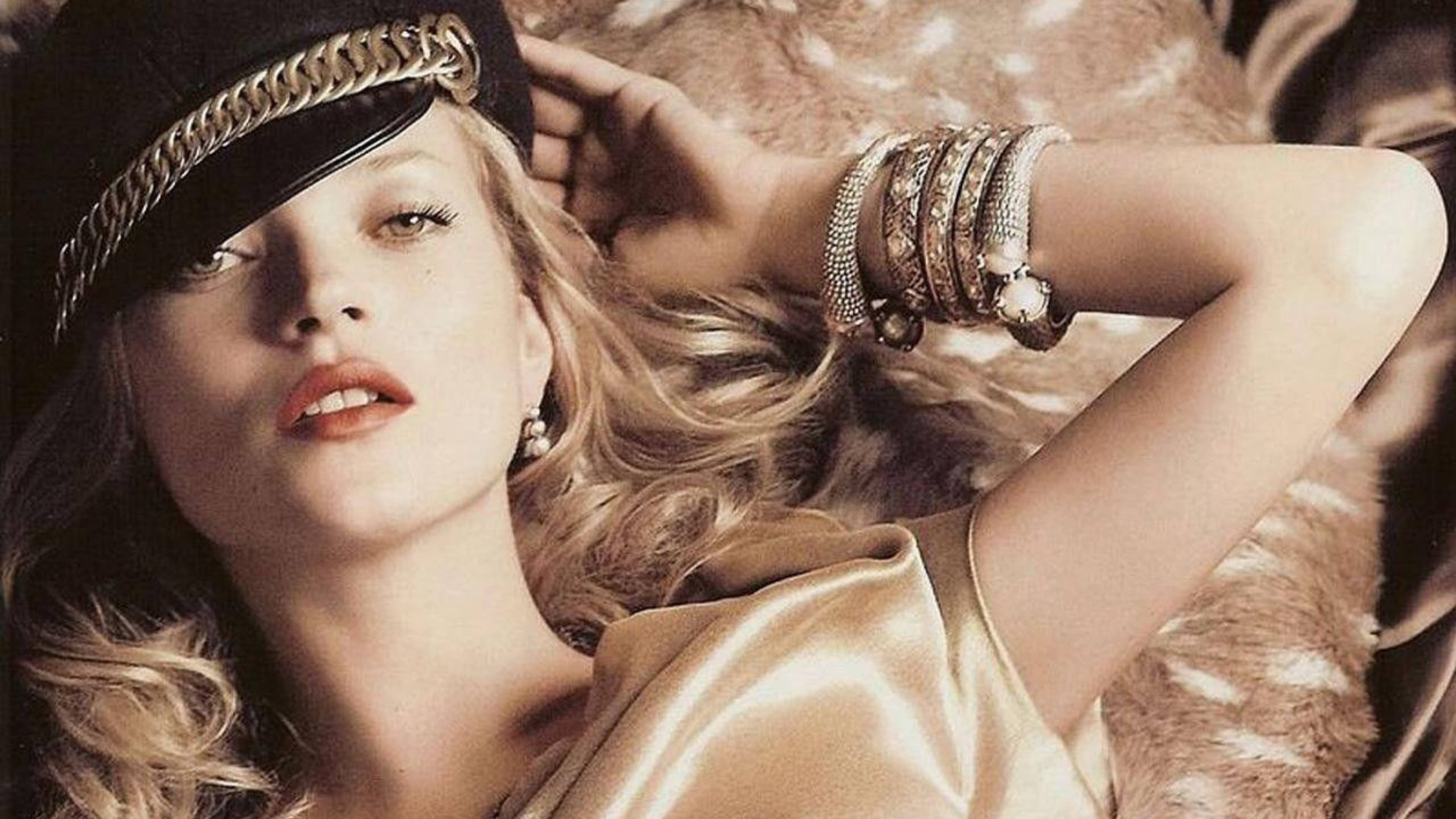 Kate Moss, black cap, gold satin top, 4K Desktop Wallpaper