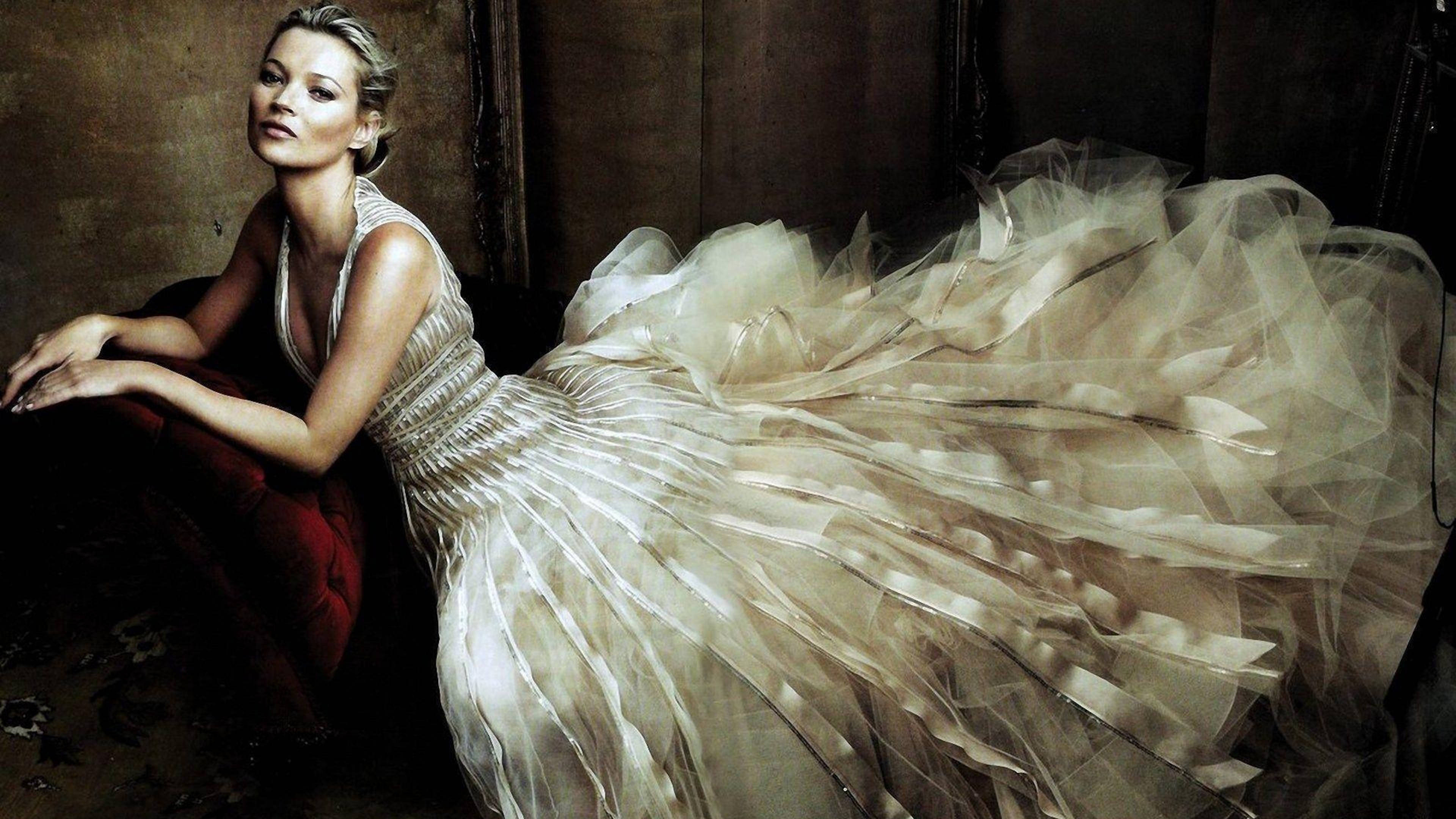 Kate Moss, white gown, beige tulle gown, 4K Desktop Wallpaper
