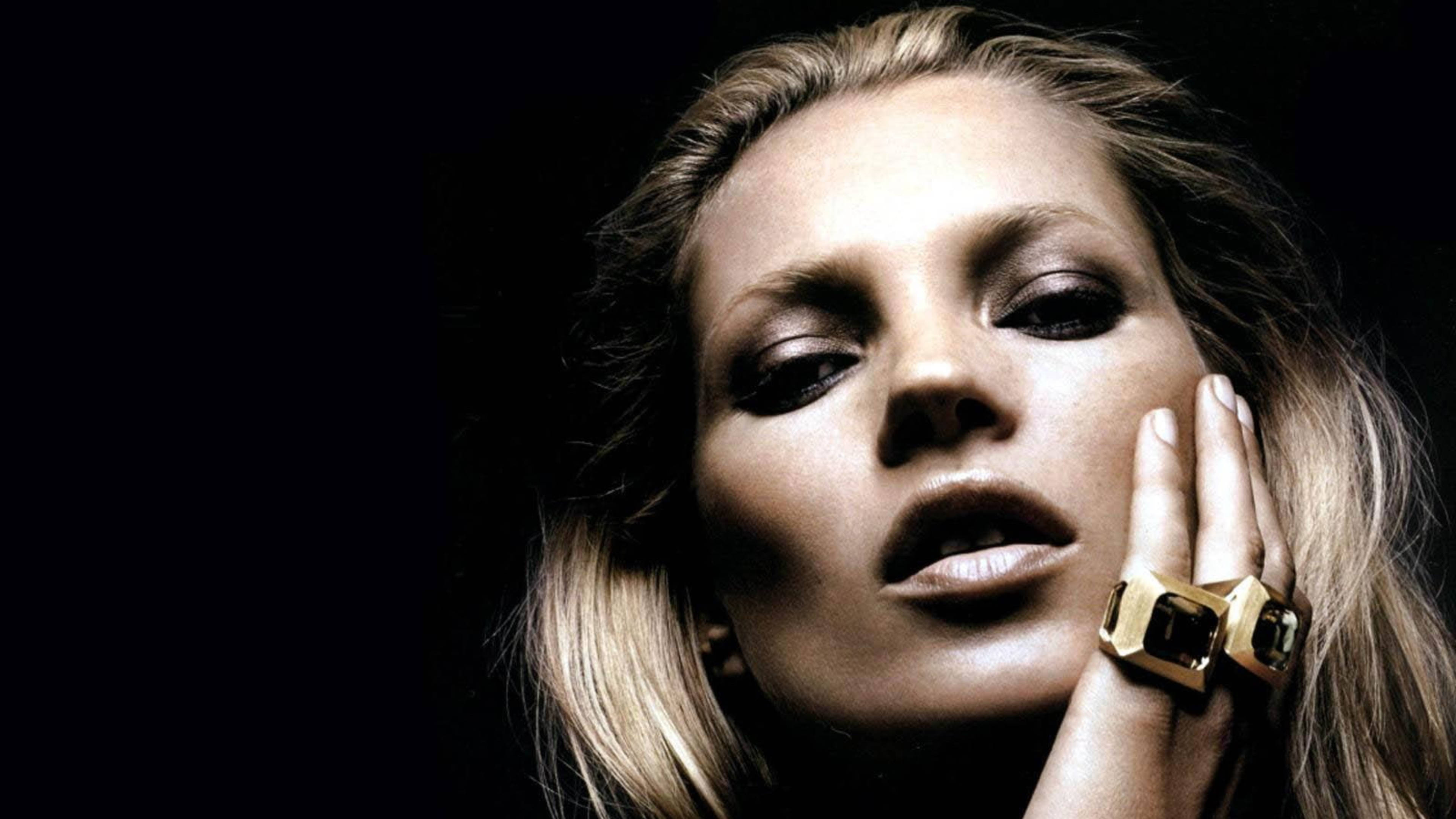 Kate Moss, blonde hair, bold makeup, 4K Desktop Wallpaper