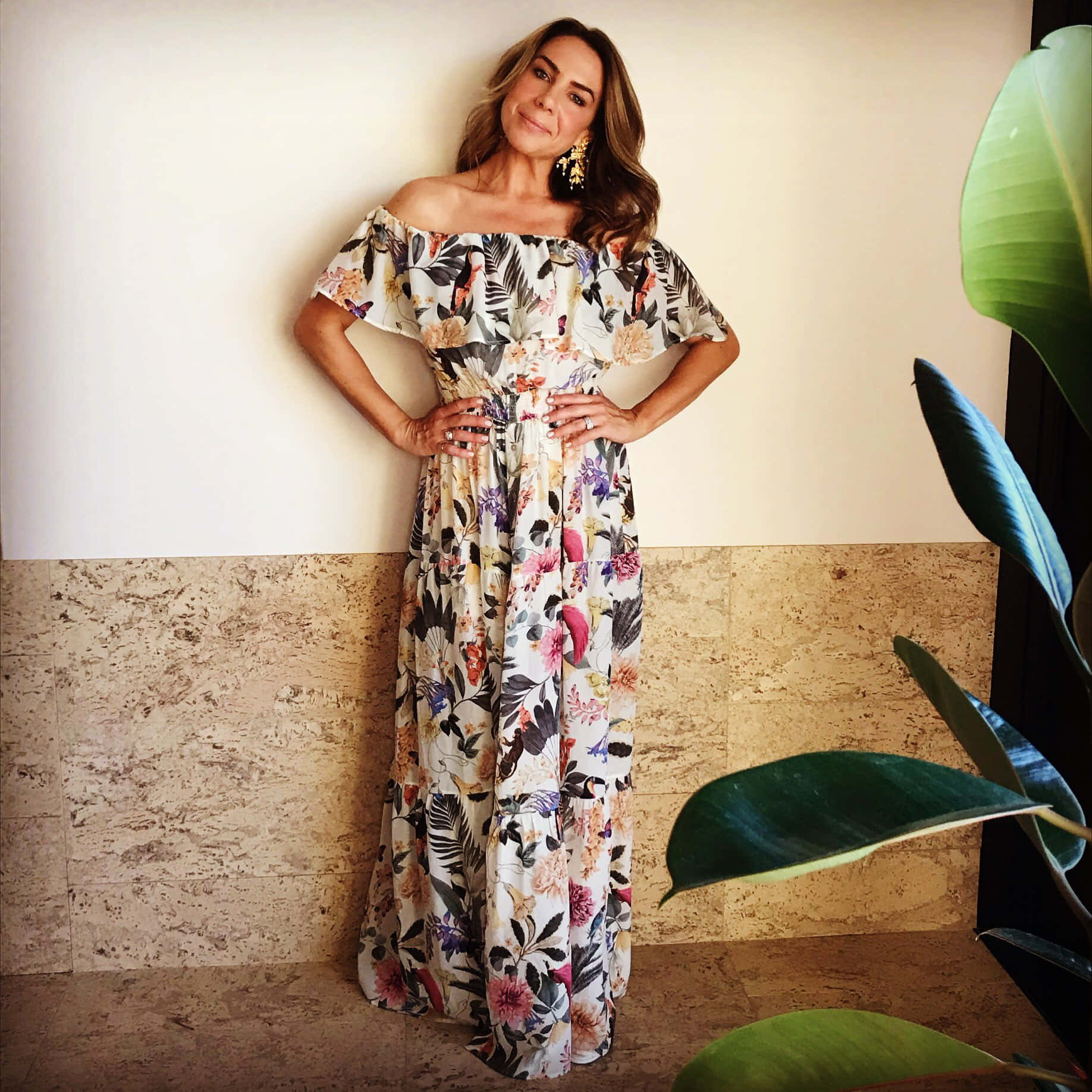 Kate Ritchie, floral off-shoulder maxi dress, two-toned wall, HD Desktop Wallpaper
