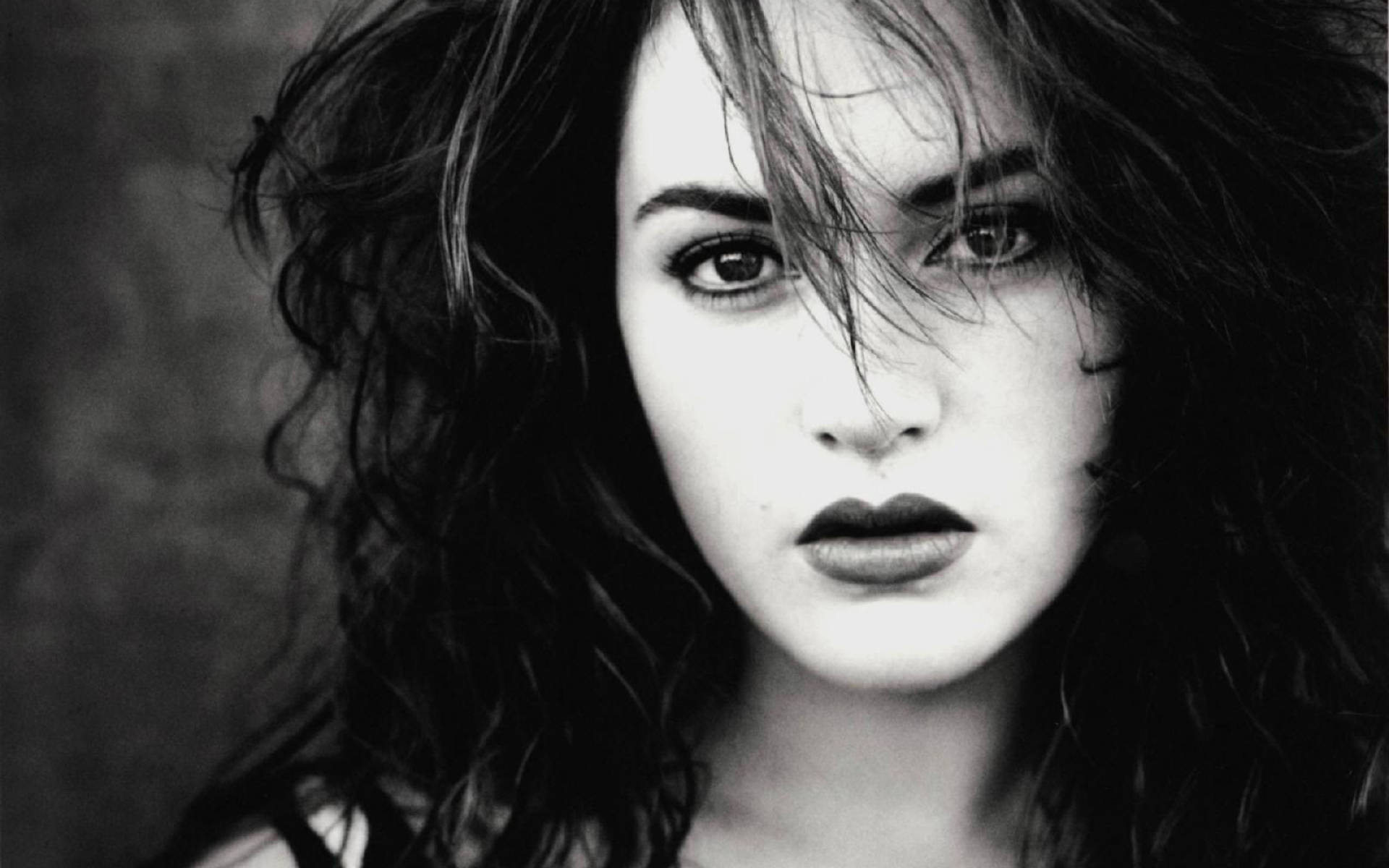 Kate Winslet, black and white portrait, windswept hair, Full HD Desktop Wallpaper