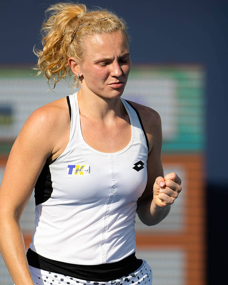 Katerina Siniakova, blonde hair, ponytail, SD Phone Wallpaper