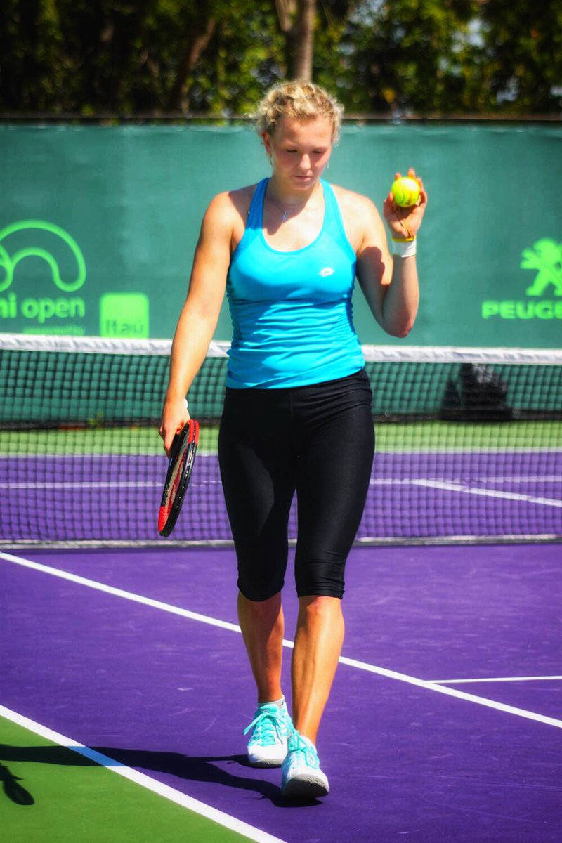 Katerina Siniakova, blue top, purple court, SD Phone Wallpaper