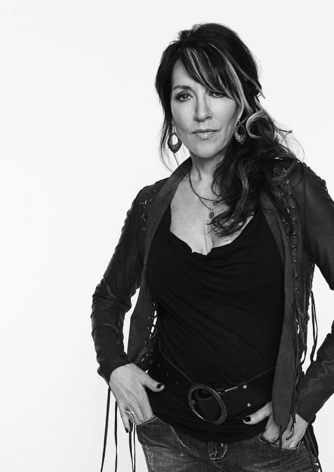 Katey Sagal, black leather jacket, dark hair, SD Phone Wallpaper