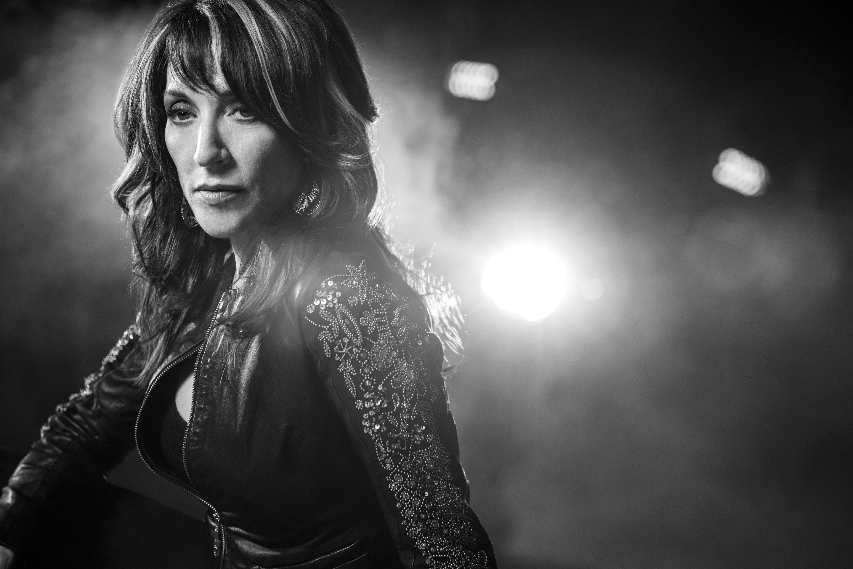 Katey Sagal, leather jacket, beaded sleeves, 2K Desktop Wallpaper