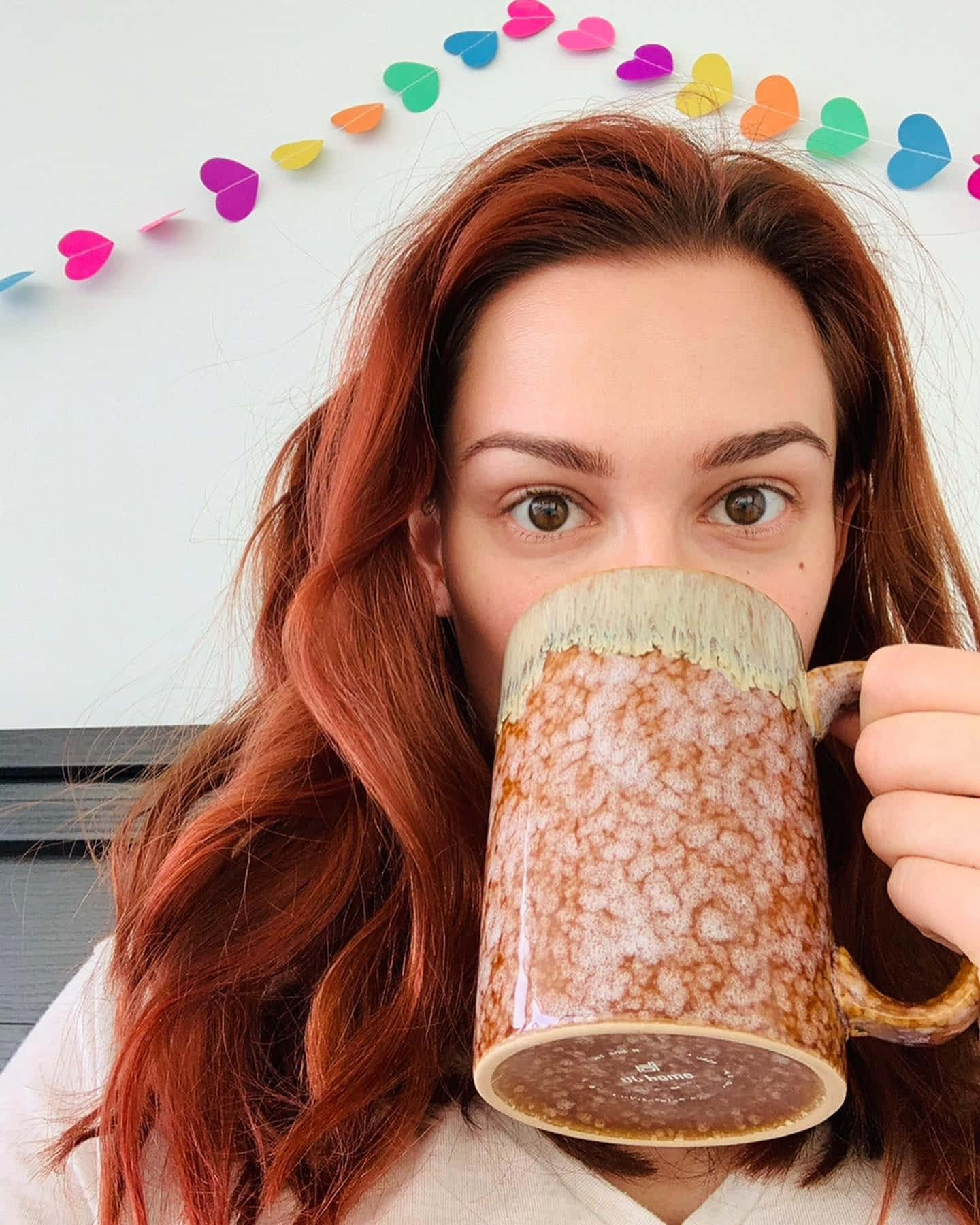 Katherine Barrell, fiery red hair, speckled ceramic mug, HD Phone Wallpaper