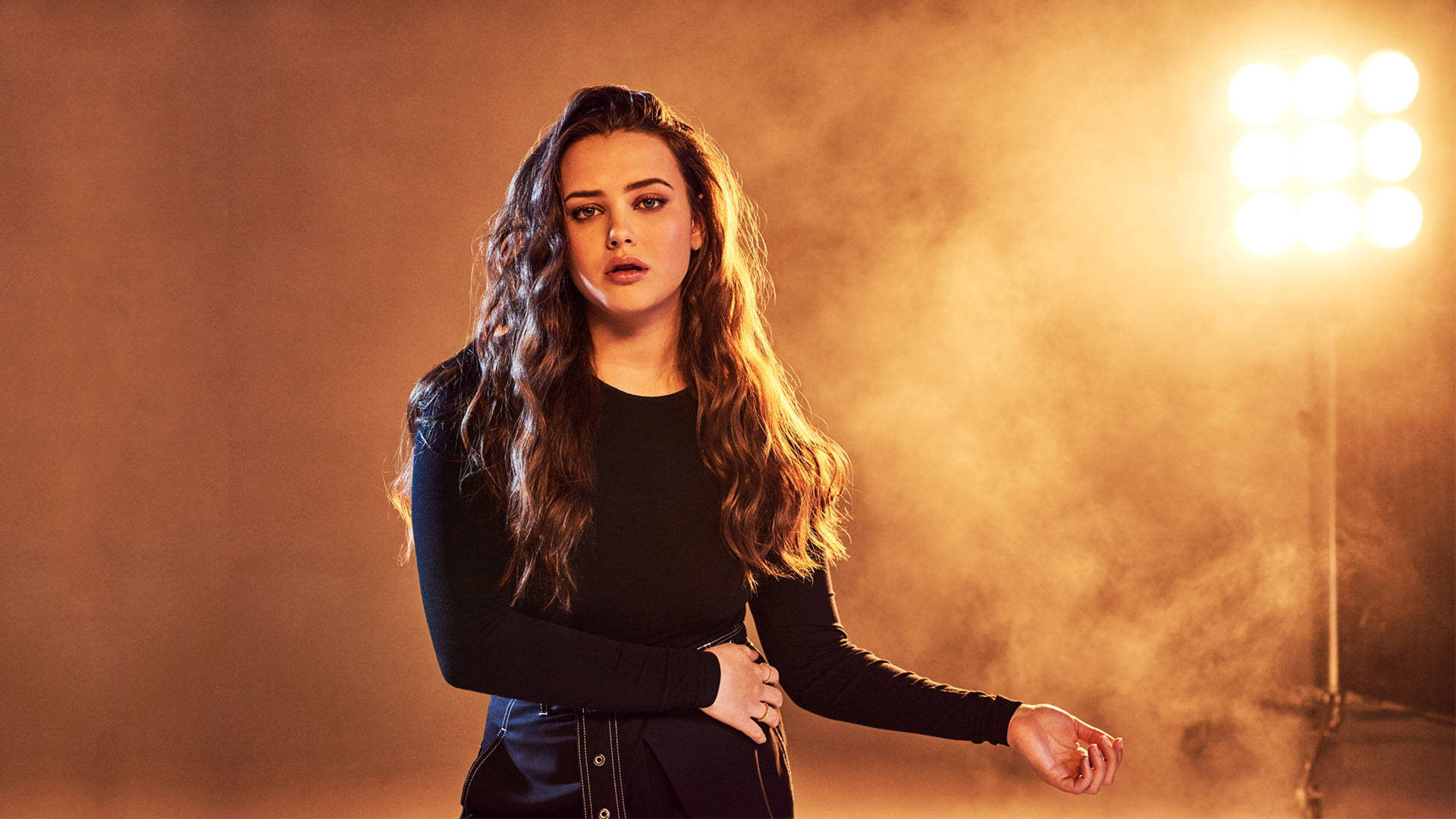Katherine Langford, studio light, long wavy hair, Full HD Desktop Wallpaper