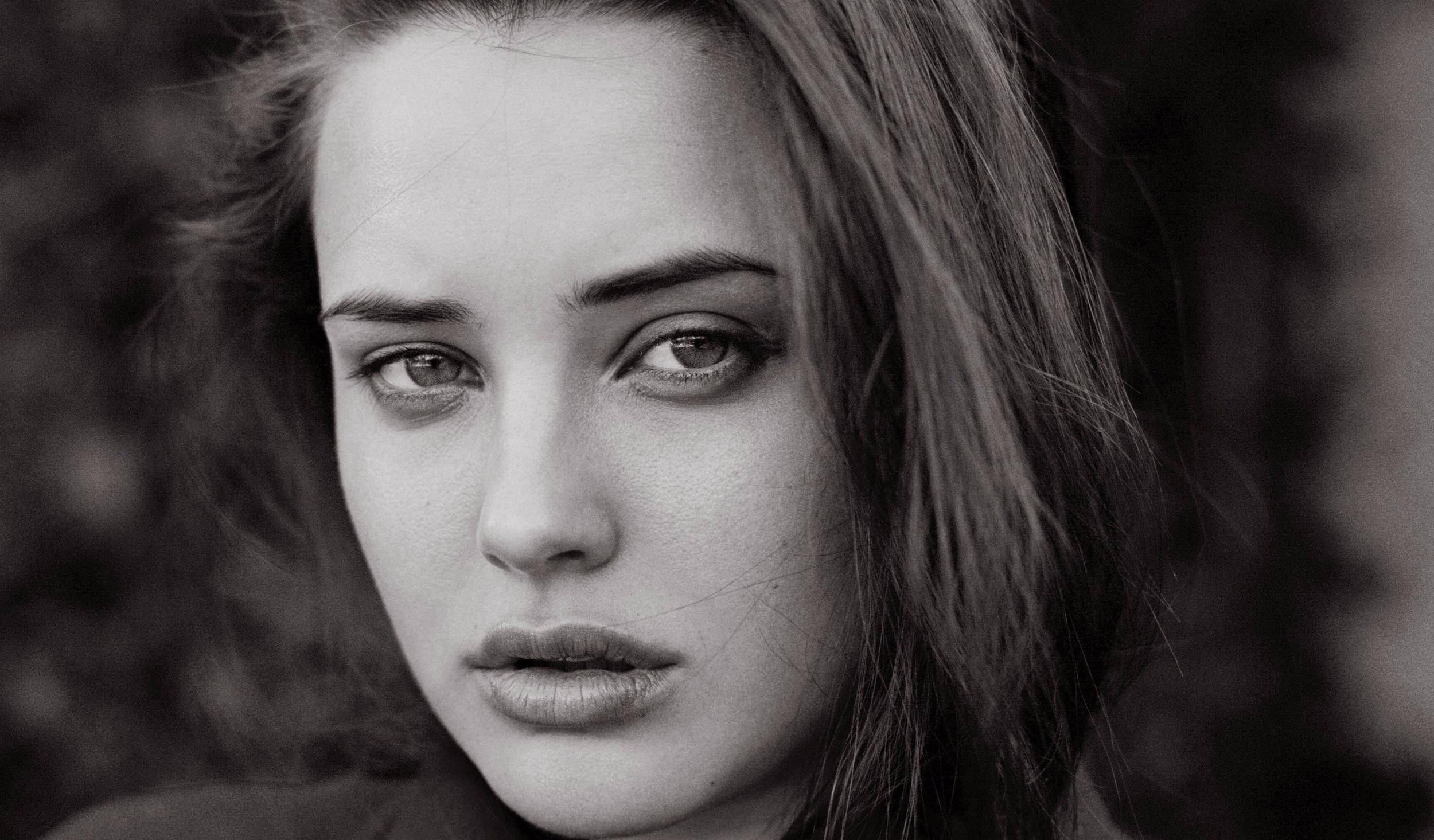Katherine Langford, black and white, close-up portrait, Full HD Desktop Wallpaper