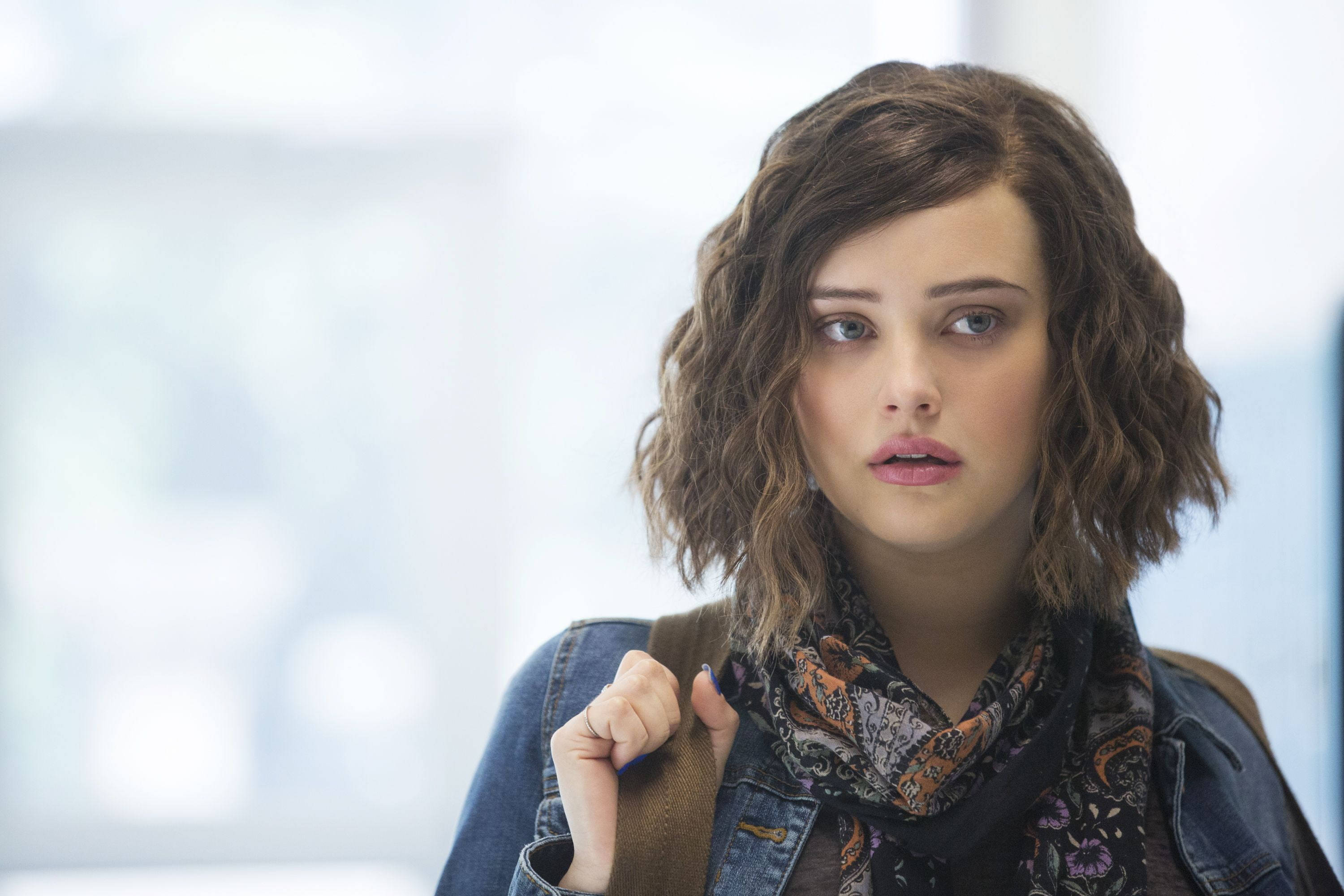 Katherine Langford, short hair, wavy brown hair, 2K Desktop Wallpaper