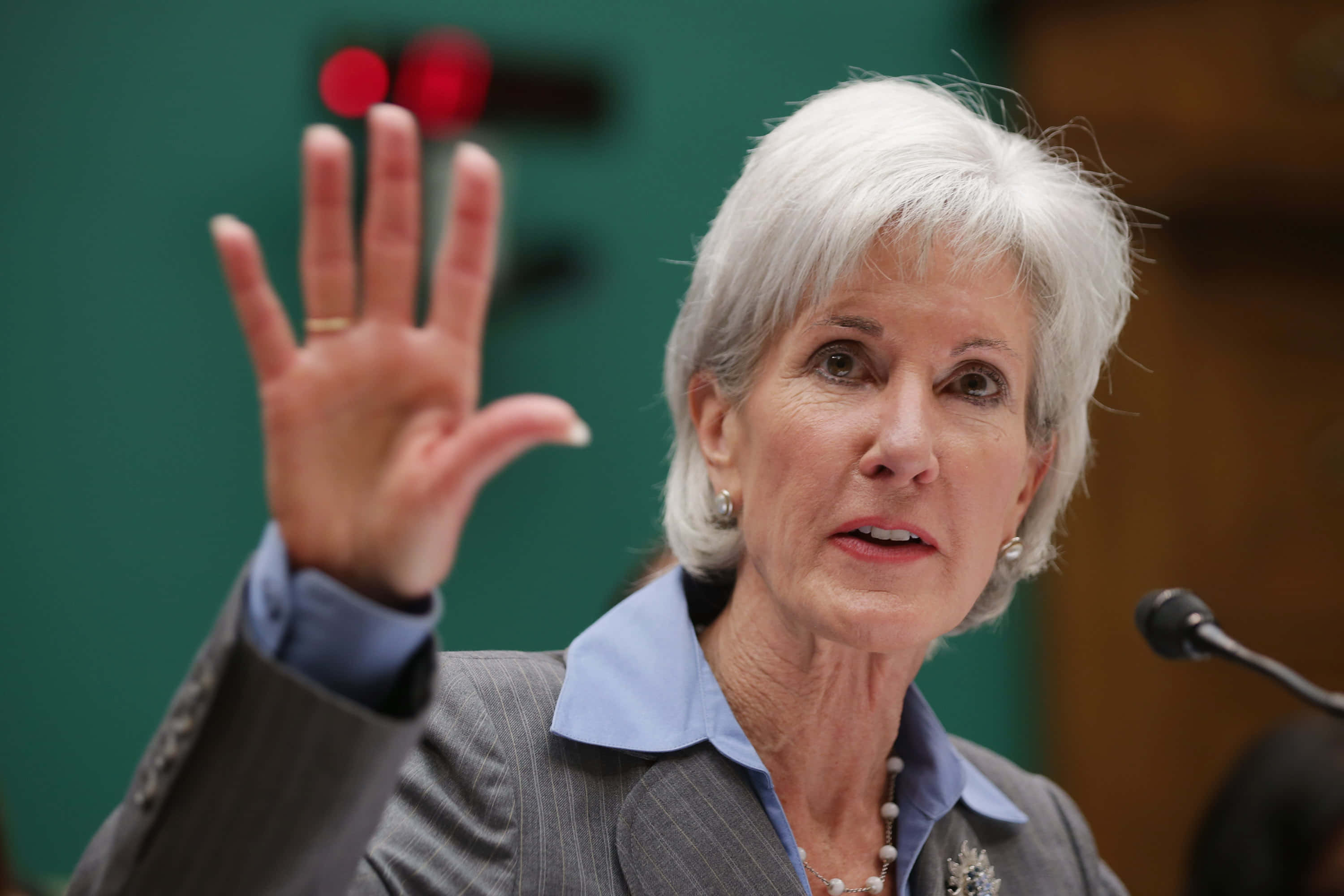 Kathleen Sebelius, public speech, white hair, 2K Desktop Wallpaper
