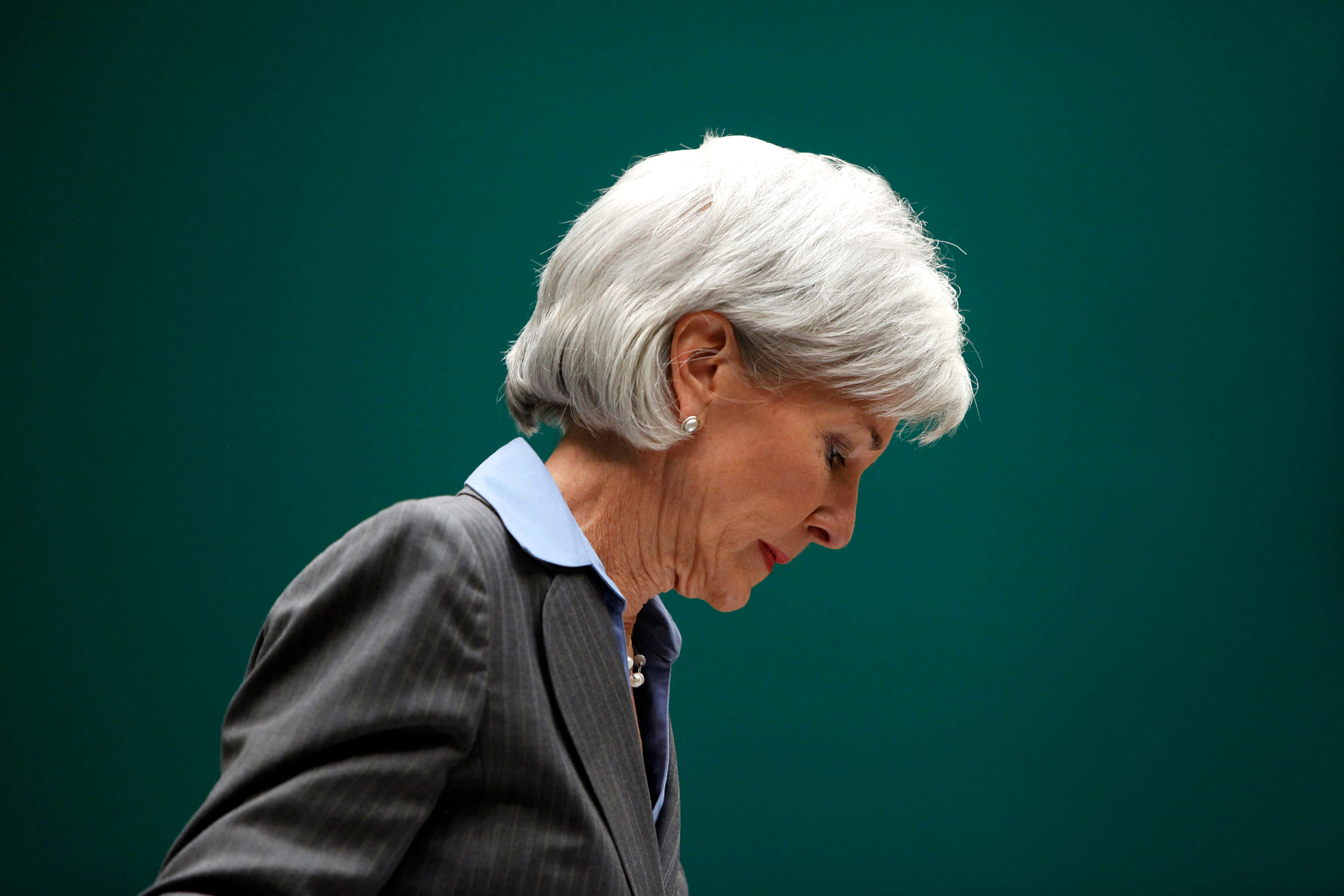 Kathleen Sebelius, dark suit, short white hair, 2K Desktop Wallpaper