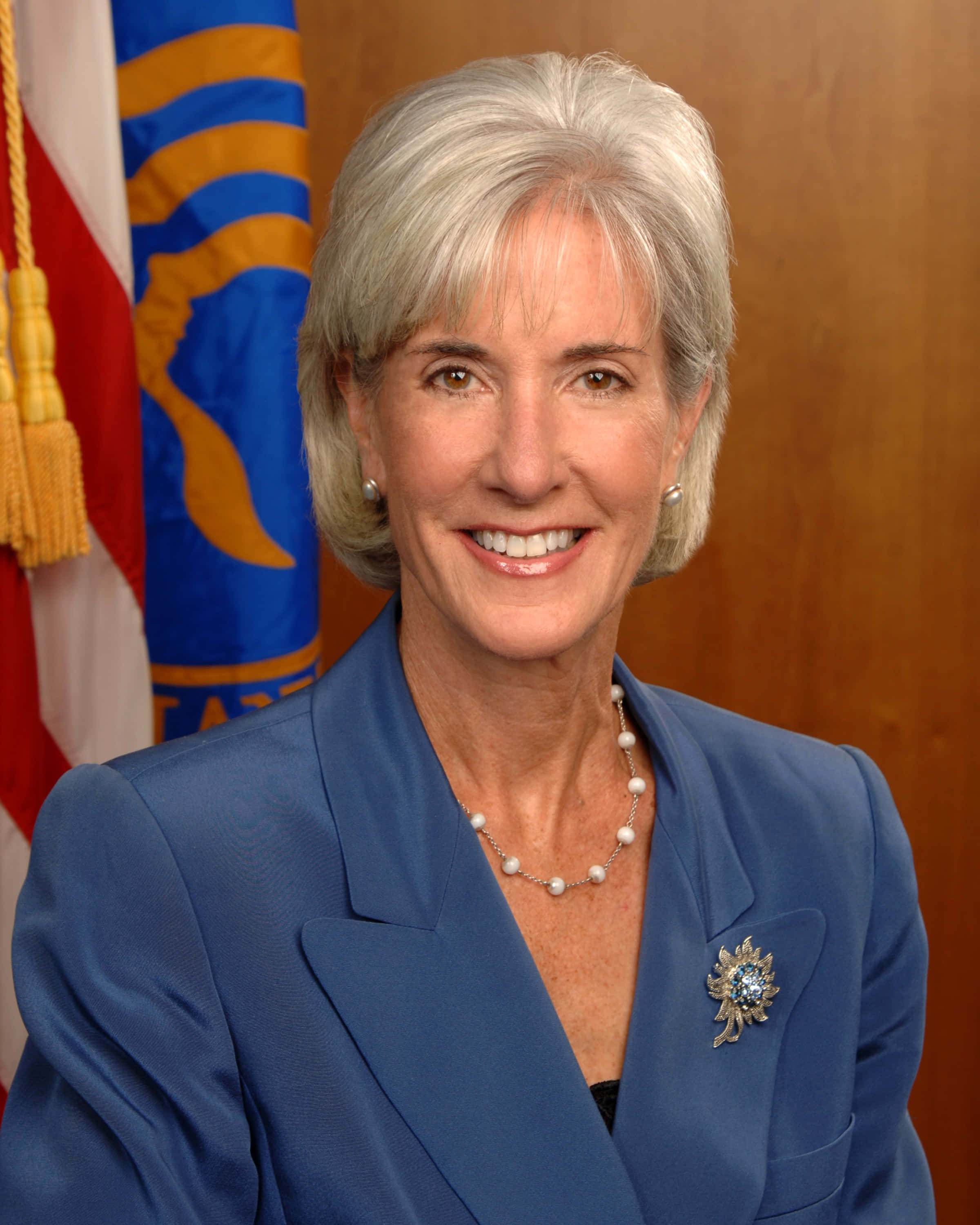 Kathleen Sebelius, blue suit, pearl necklace, 2K Phone Wallpaper