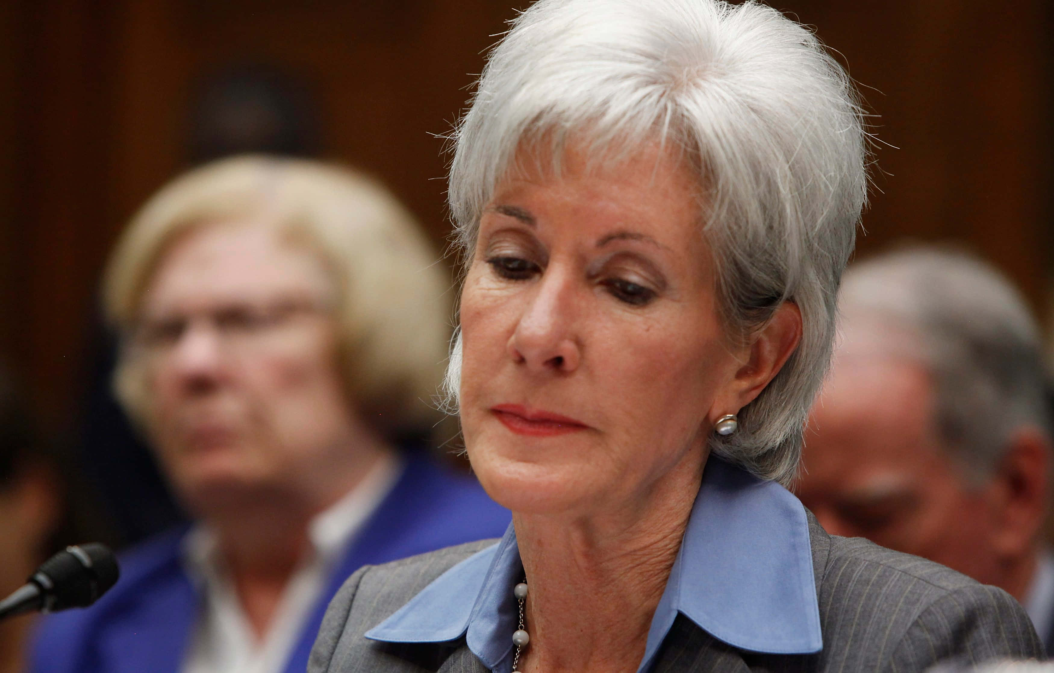 Kathleen Sebelius, formal hearing room, white hair, 2K Desktop Wallpaper