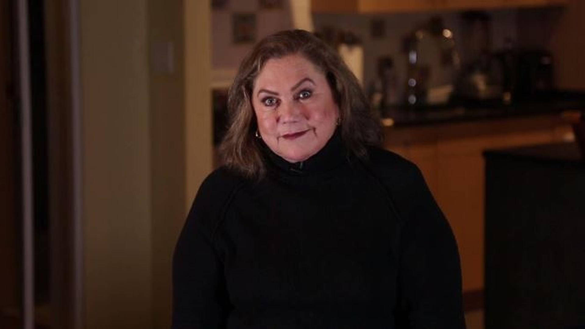Kathleen Turner, black turtleneck, warmly lit kitchen, Full HD Desktop Wallpaper