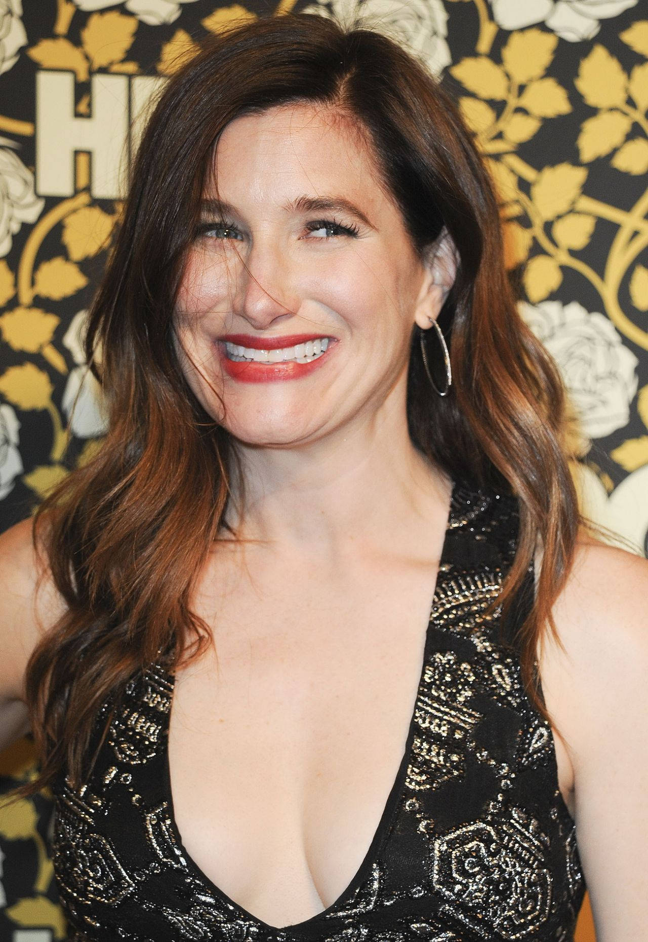 Kathryn Hahn, black sequined dress, long brown hair, HD Phone Wallpaper