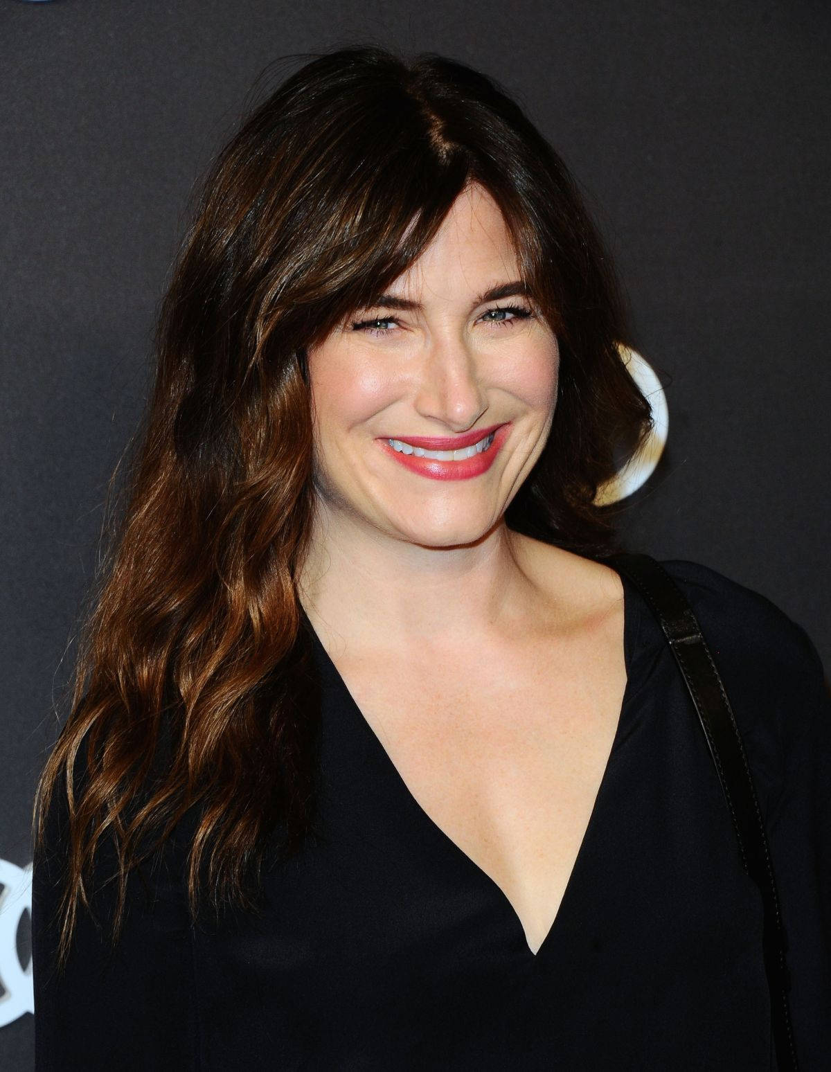 Kathryn Hahn, wavy brown hair, bright red lipstick, HD Phone Wallpaper