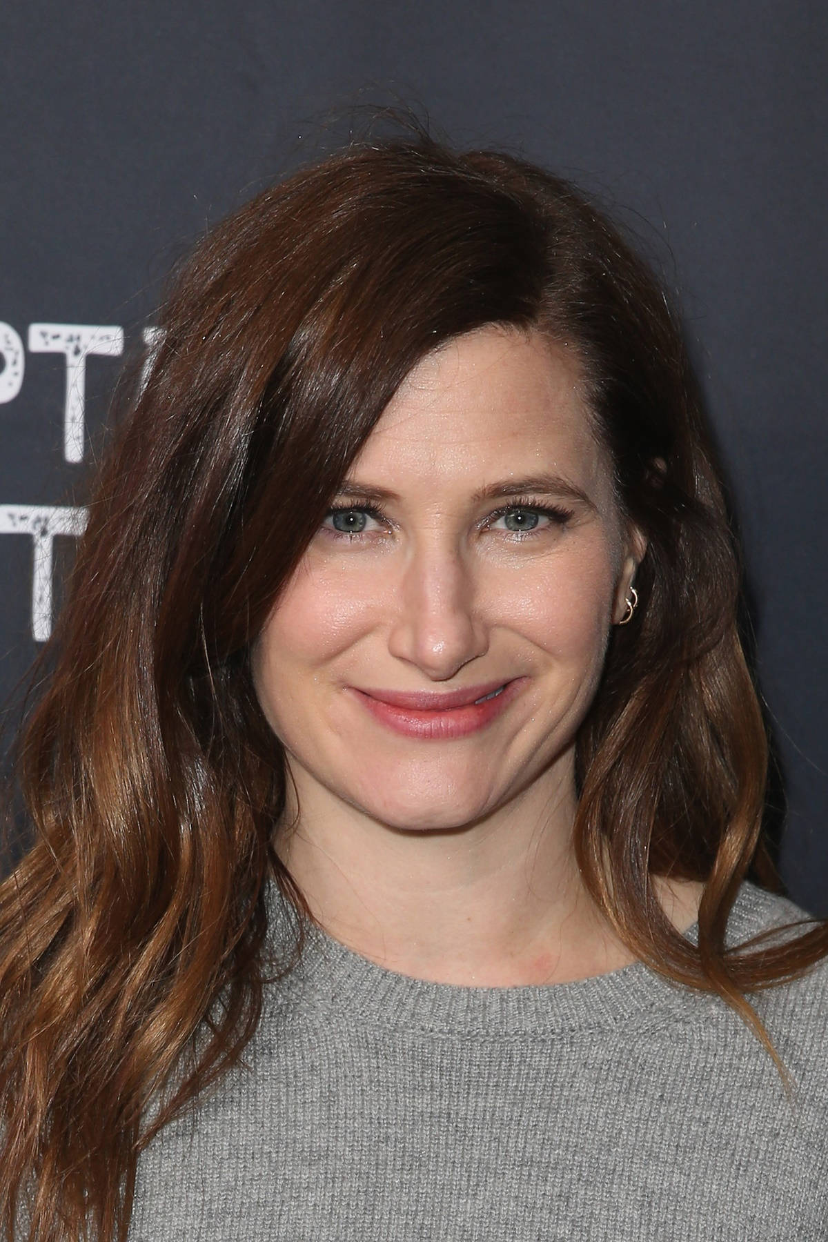 Kathryn Hahn, wavy brown hair, gentle smile, HD Phone Wallpaper