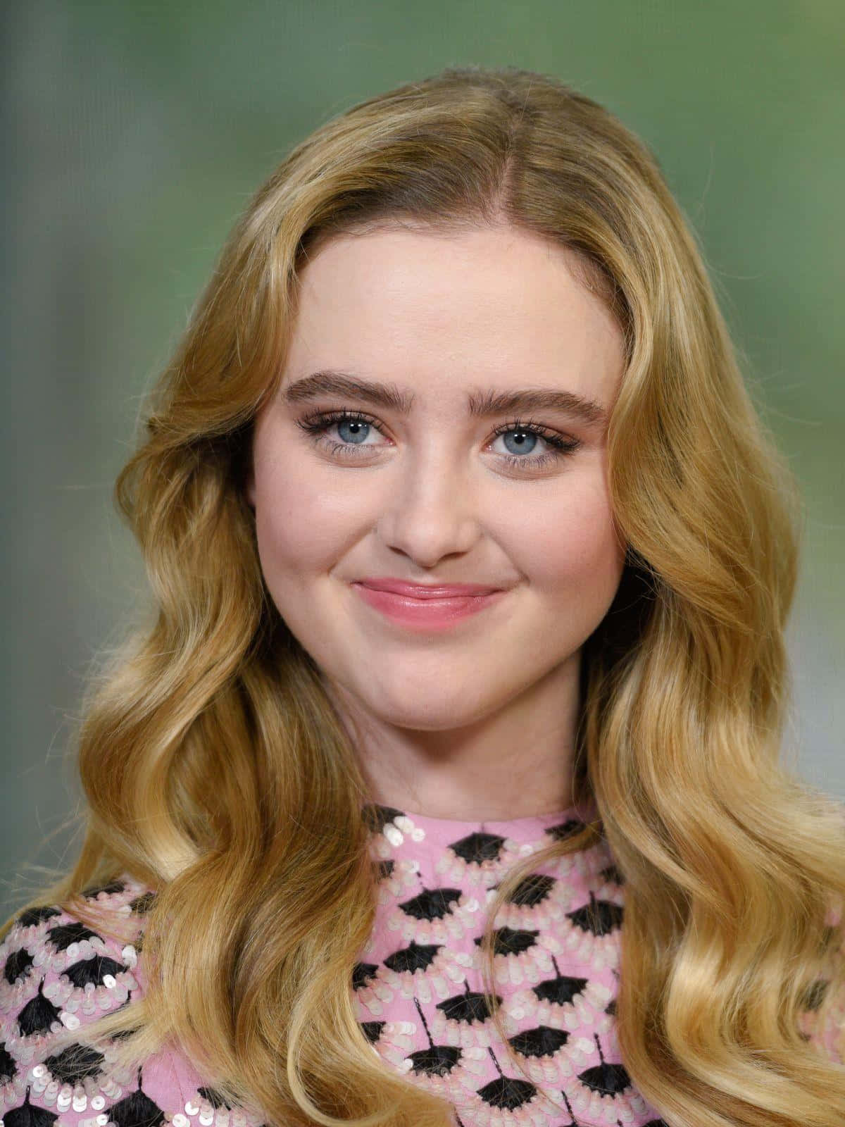 Kathryn Newton, wavy blonde hair, blue eyes, HD Phone Wallpaper