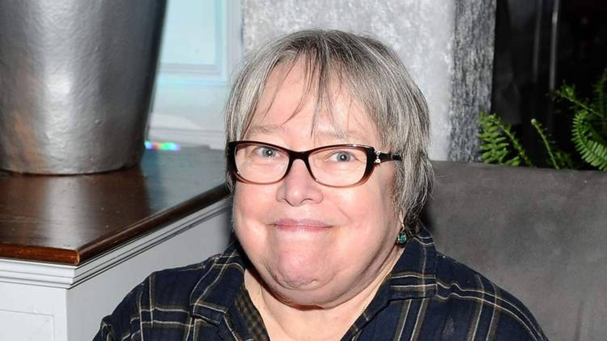 Kathy Bates, gray hair, glasses, Full HD Desktop Wallpaper
