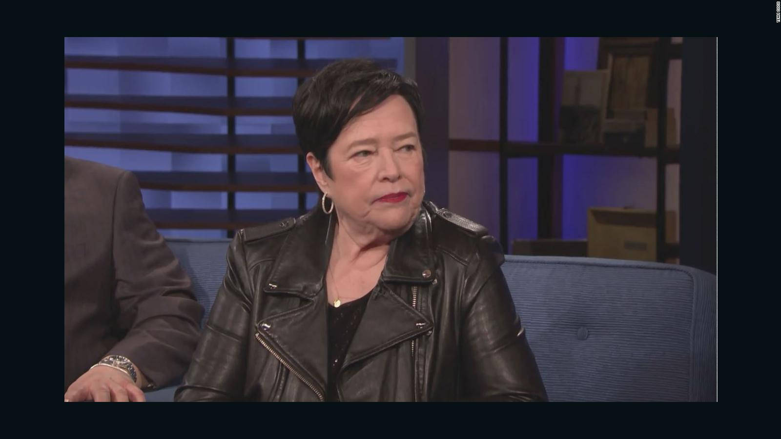 Kathy Bates, black leather jacket, blue couch, HD Desktop Wallpaper