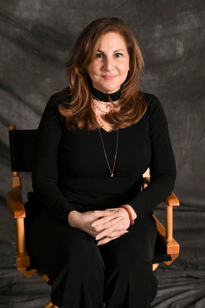 Kathy Najimy, black outfit, brown hair, SD Phone Wallpaper