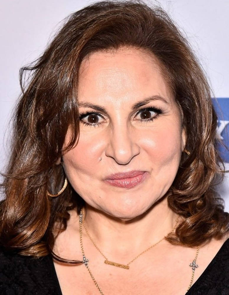 Kathy Najimy, wavy brown hair, gold hoop earrings, SD Phone Wallpaper