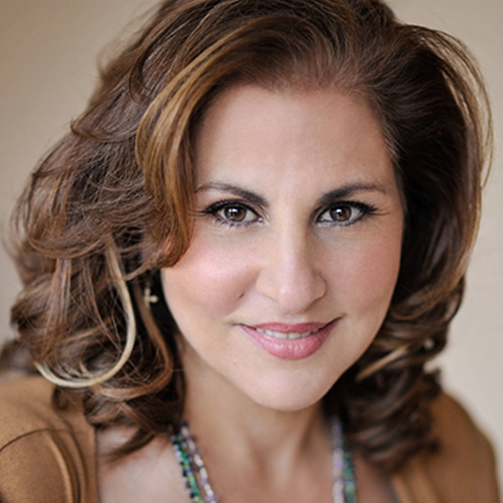 Kathy Najimy, wavy brown hair, gentle smile, SD Desktop Wallpaper