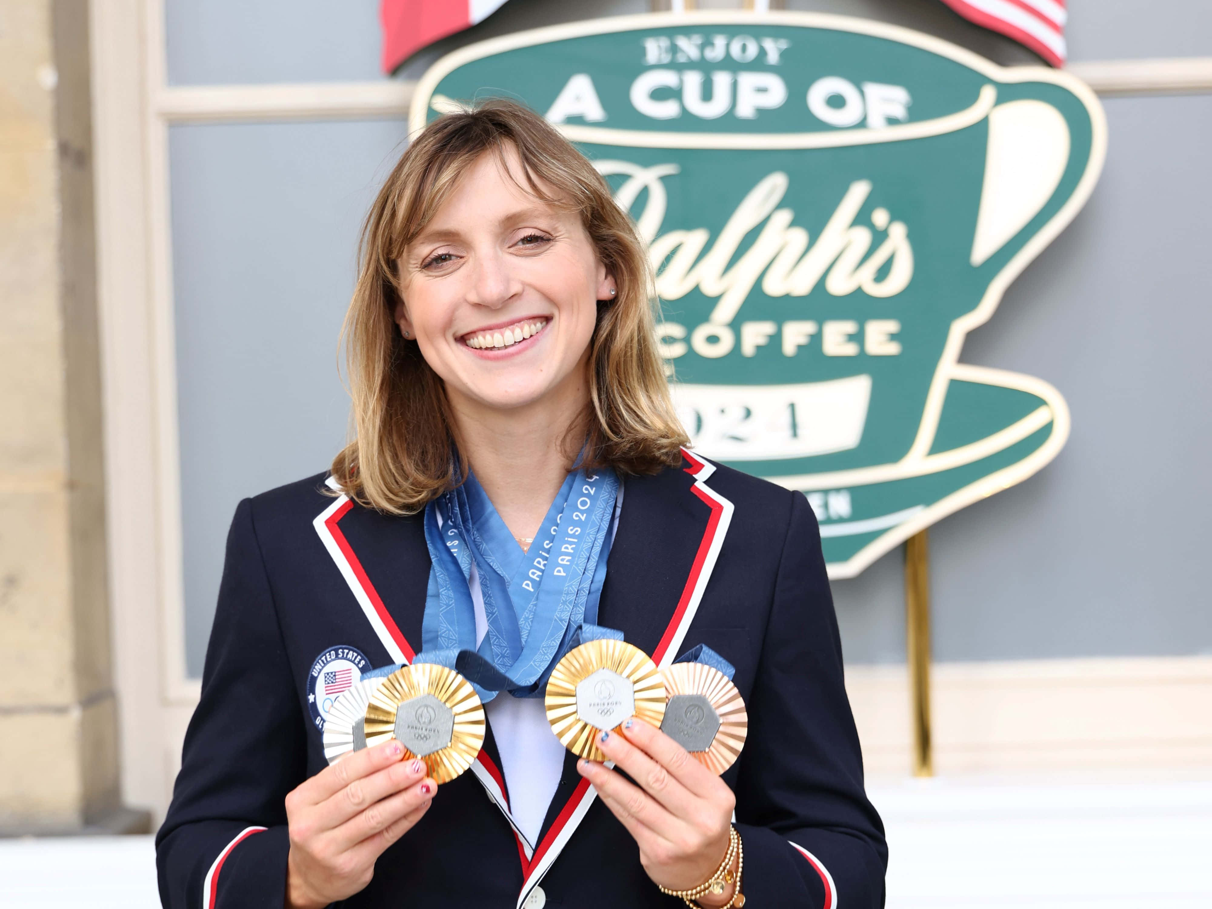 Katie Ledecky, navy blue jacket, red white and blue trim, 4K Desktop Wallpaper