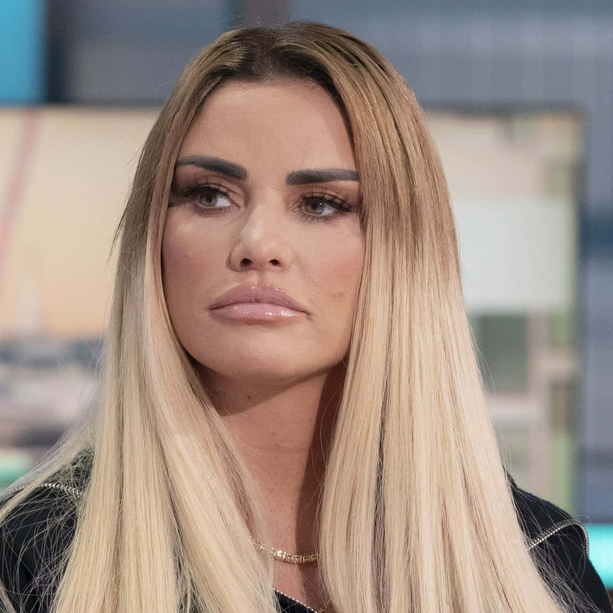 Katie Price, pink feather dress, black jacket, SD Desktop Wallpaper