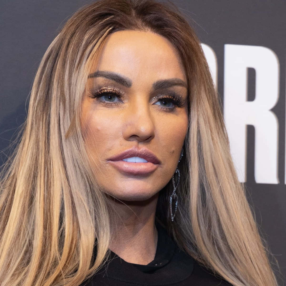Katie Price, pink, long blonde hair, SD Desktop Wallpaper