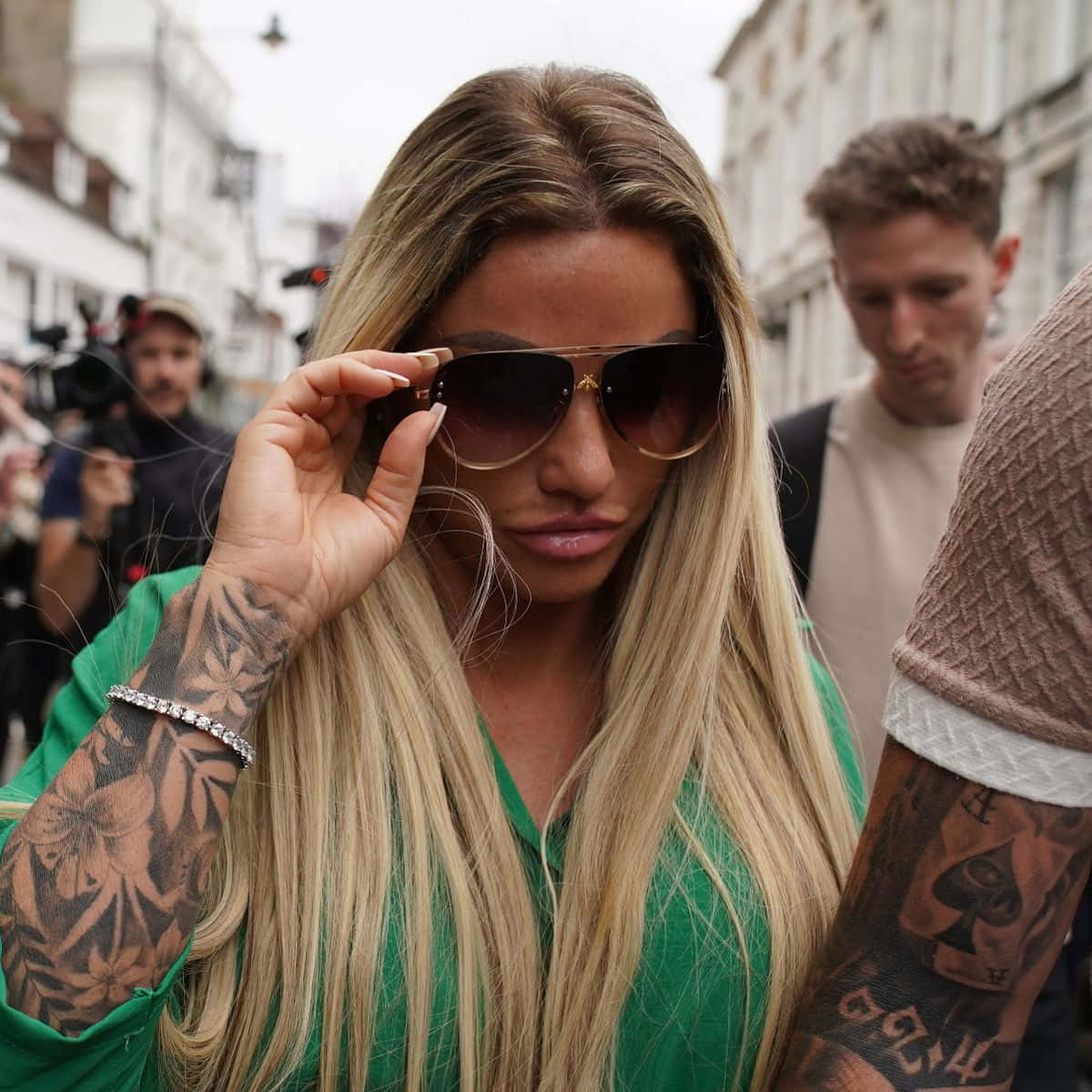 Katie Price, red carpet event, long blonde hair, SD Desktop Wallpaper