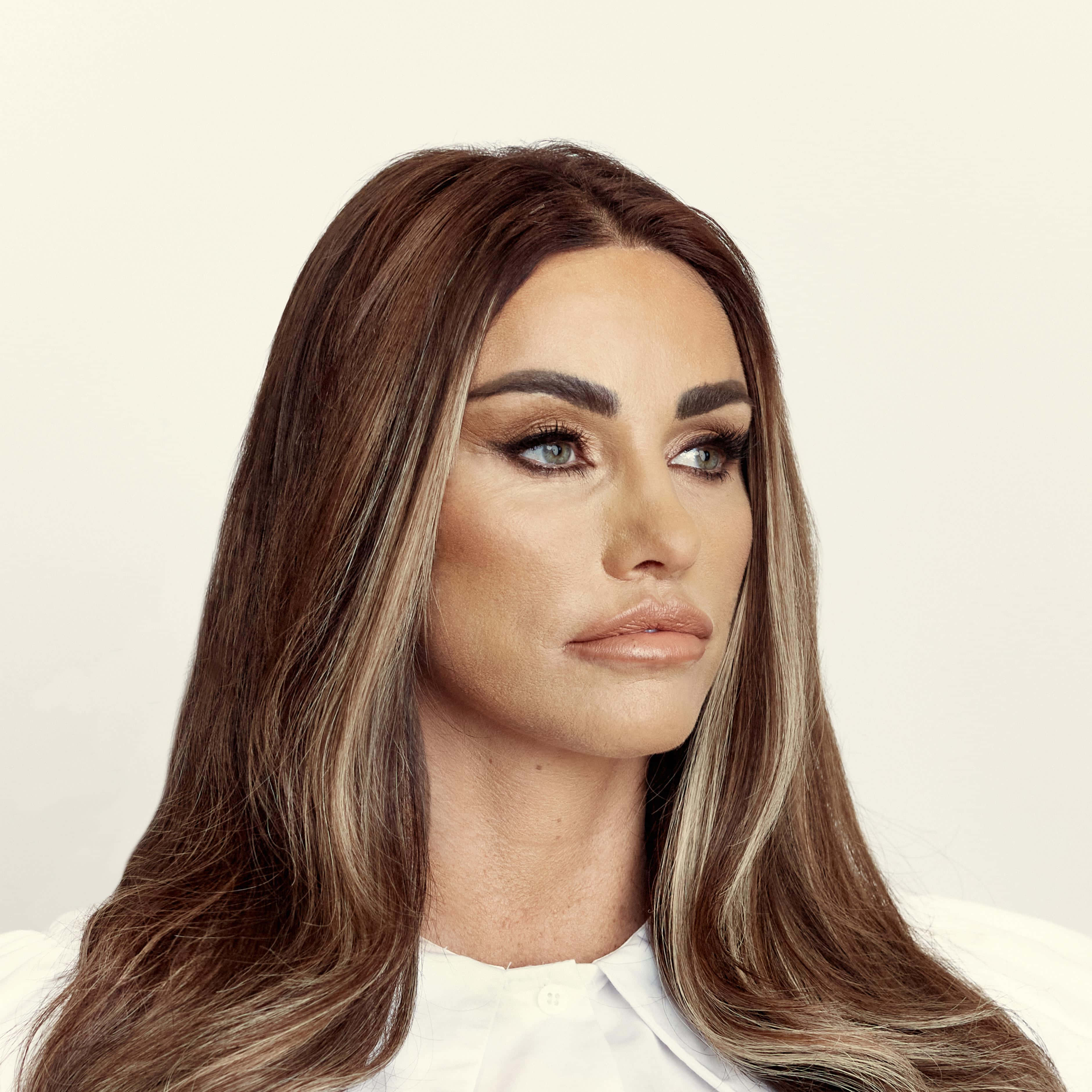 Katie Price, glowing, radiant evening dress, 2K Desktop Wallpaper