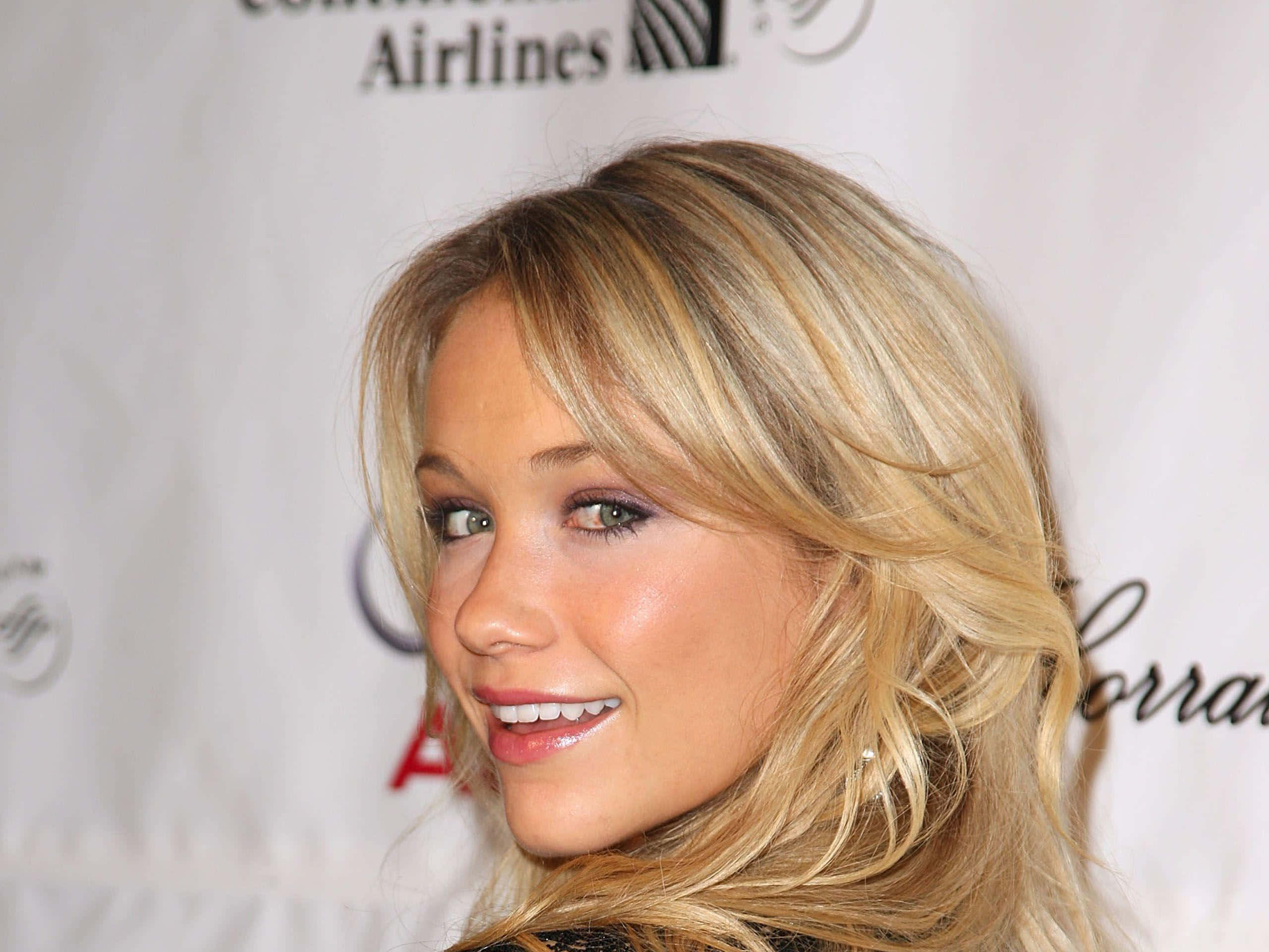 Katrina Bowden, blue dress, branded event backdrop, 2K Desktop Wallpaper