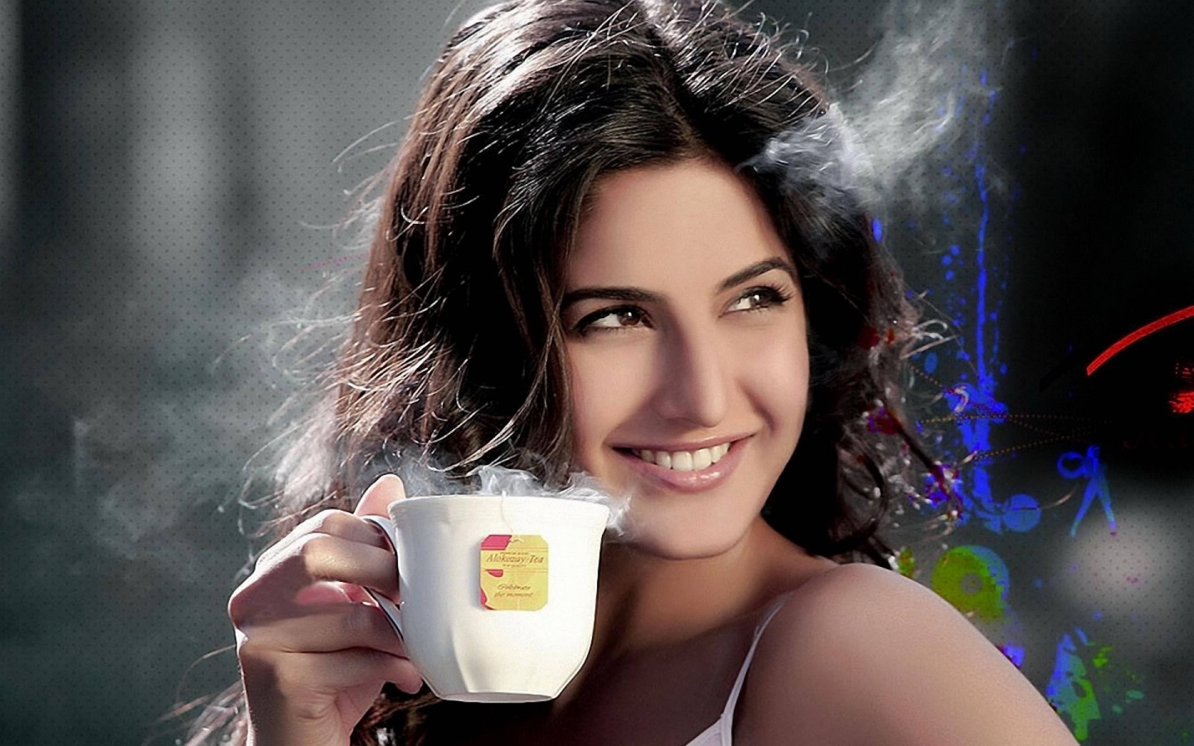 Katrina Kaif, steaming cup of tea, dark abstract background, 4K Desktop Wallpaper