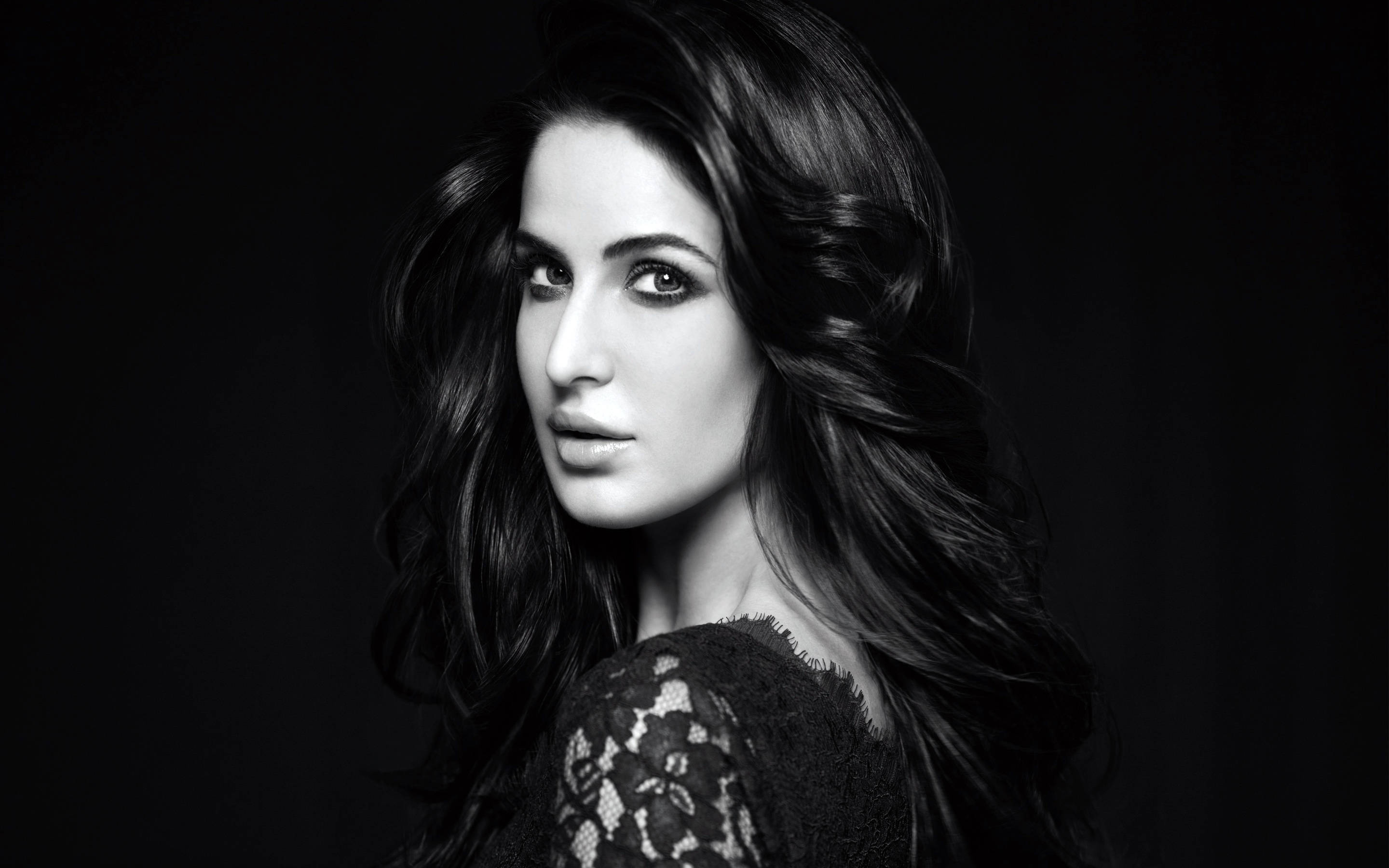 Katrina Kaif, grayscale portrait, long wavy hair, 2K Desktop Wallpaper