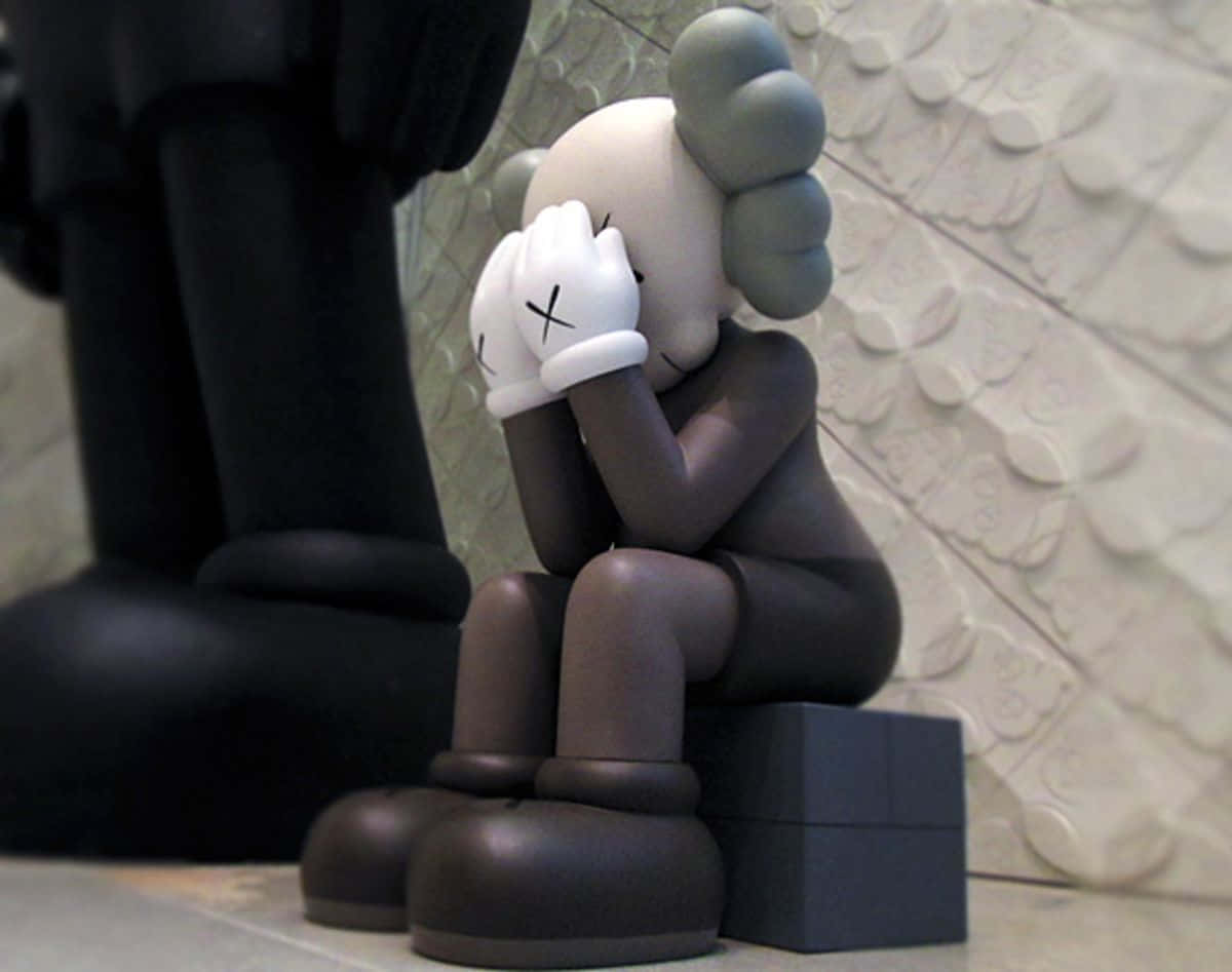 KAWS Astro Boy, glossy brown, hunched, SD Desktop Wallpaper