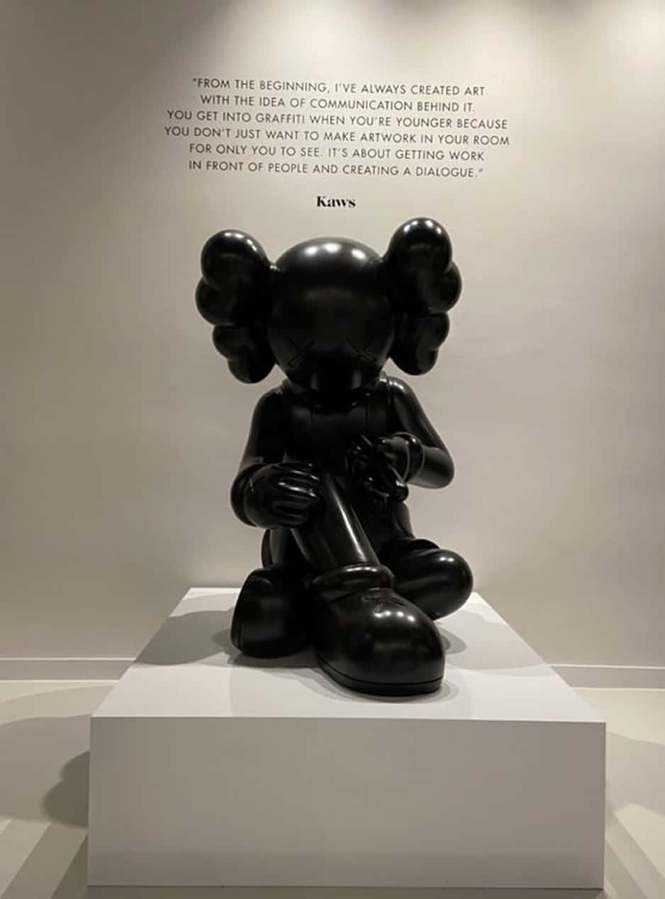 KAWS, glossy black, white pedestal, SD Phone Wallpaper