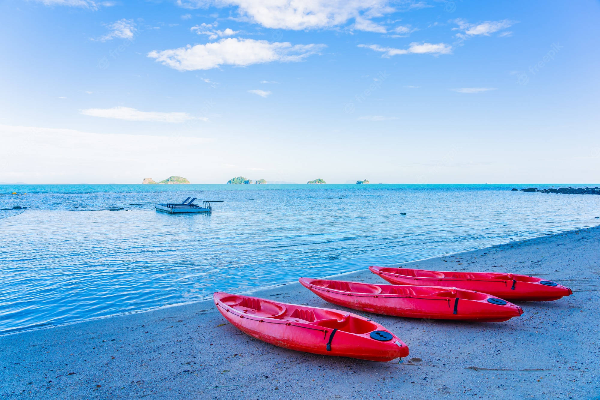red kayaks, sandy beach, calm turquoise waters, Full HD Desktop Wallpaper