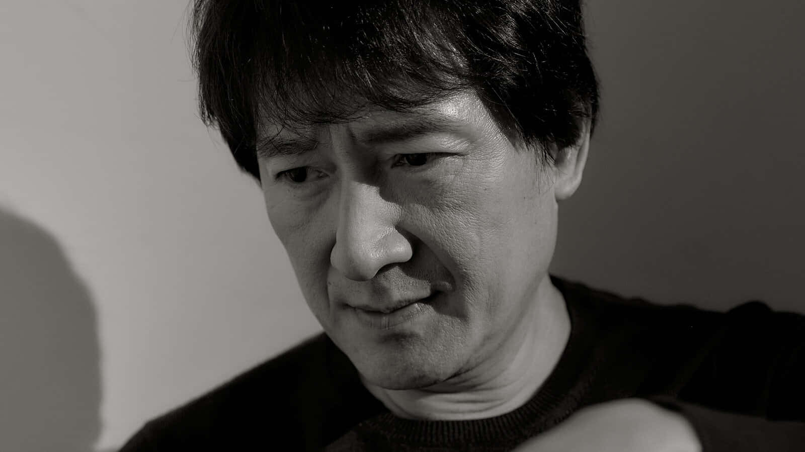 Ke Huy Quan, black and white, close-up portrait, HD Desktop Wallpaper
