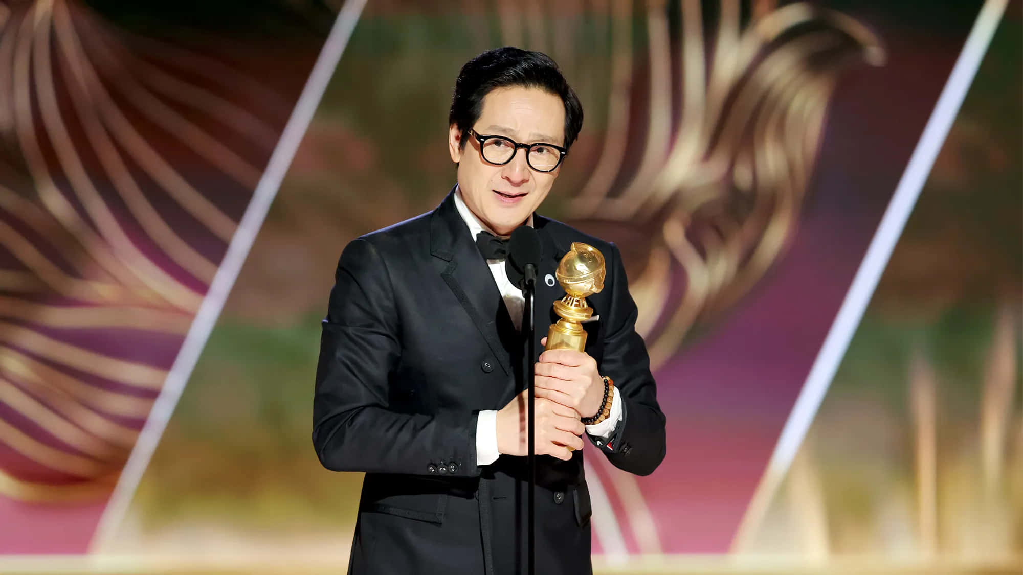 Ke Huy Quan, black tuxedo, glasses, Full HD Desktop Wallpaper