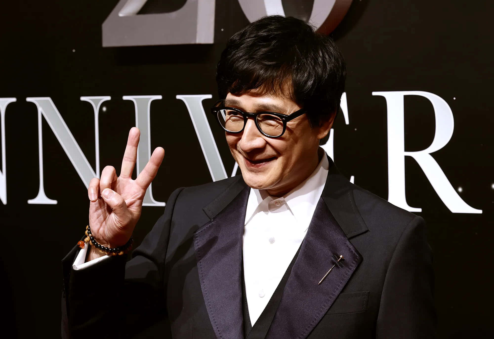 Ke Huy Quan, dark suit, glasses, Full HD Desktop Wallpaper