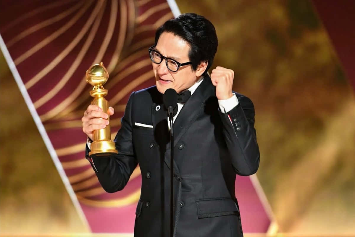 Ke Huy Quan, black suit, glasses, SD Desktop Wallpaper